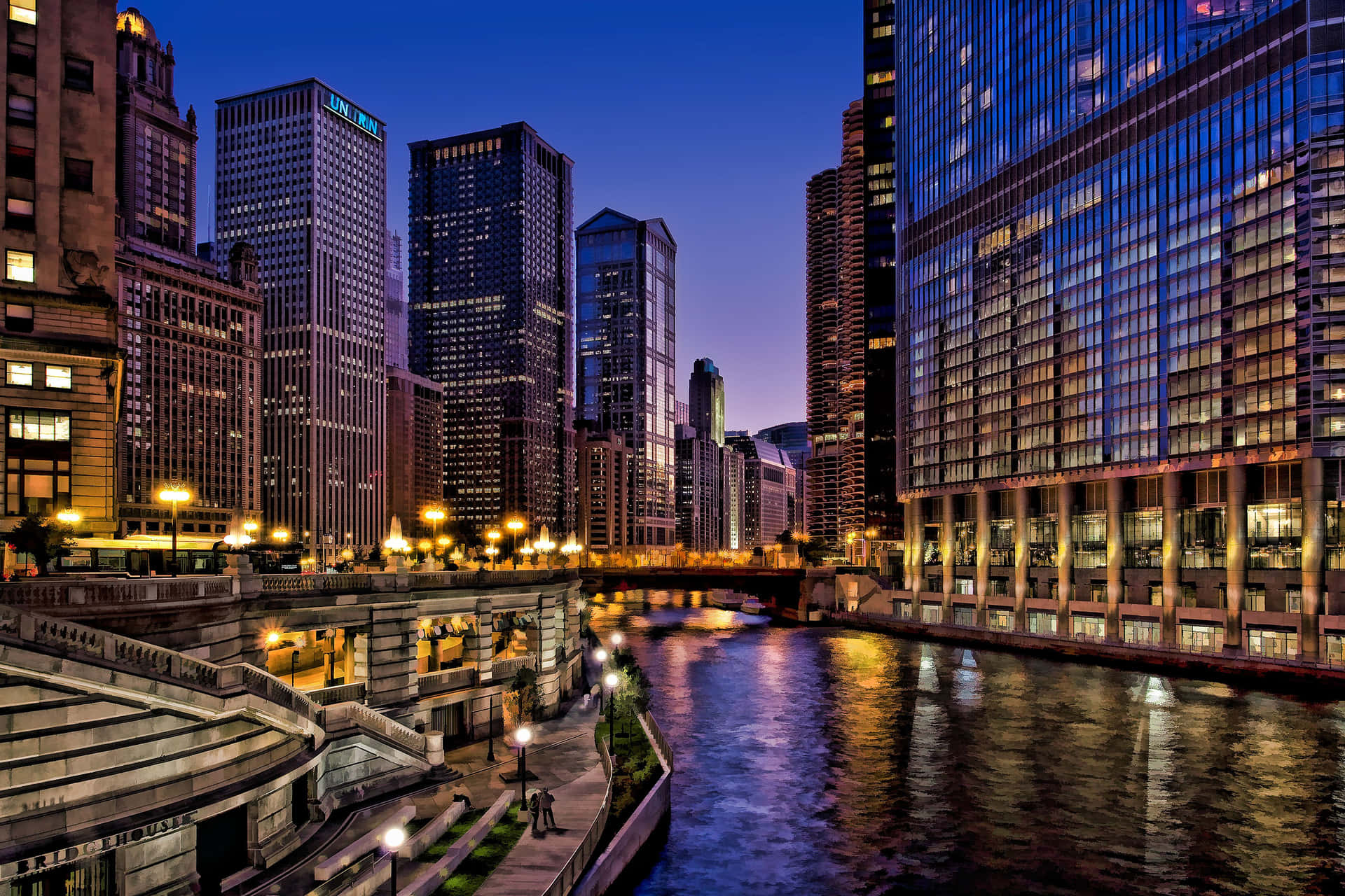 Nocheen La Ciudad De Chicago Junto Al Río. Fondo de pantalla