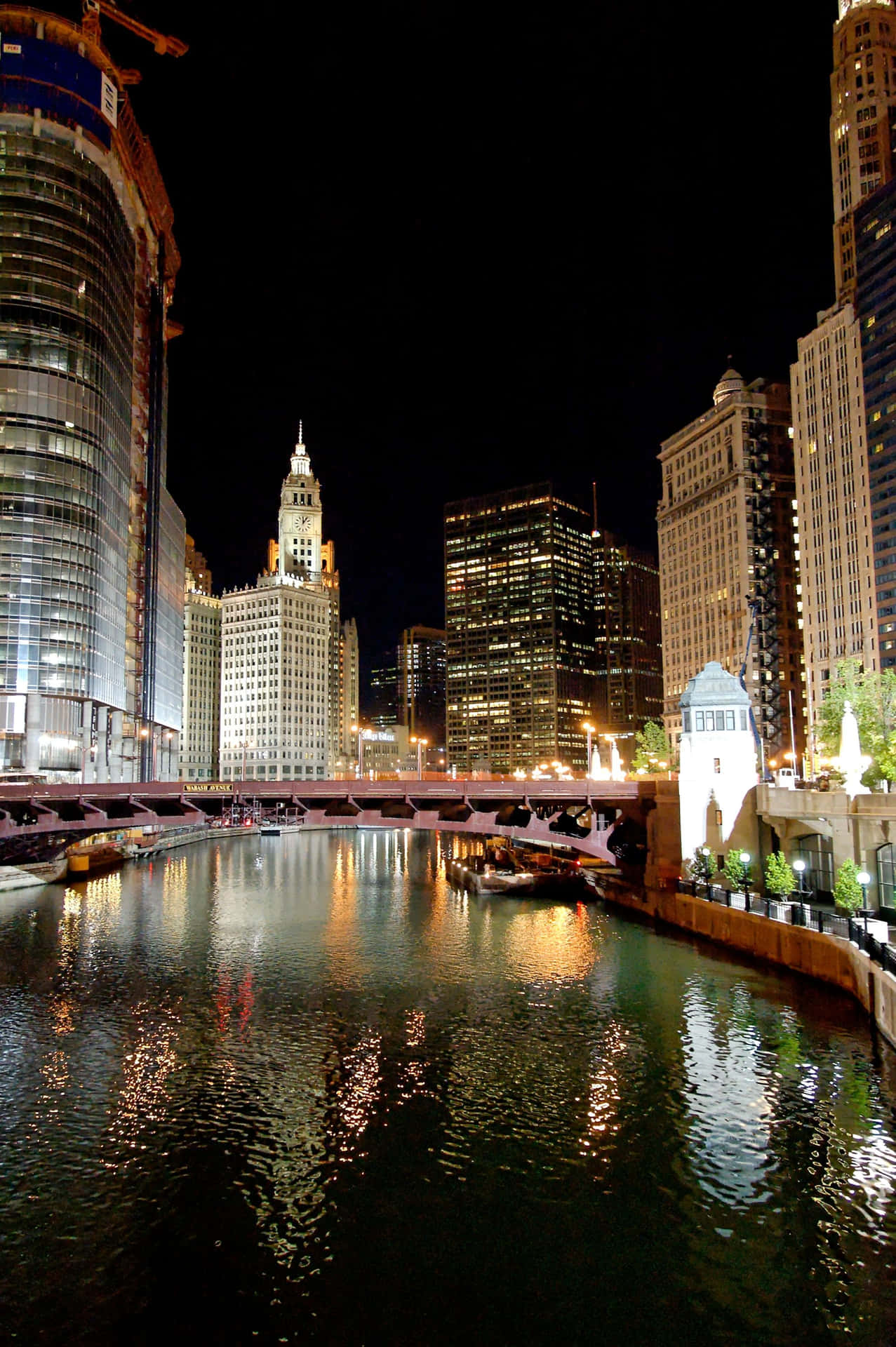 Chicago,città Notturna Con Fiume Sfondo