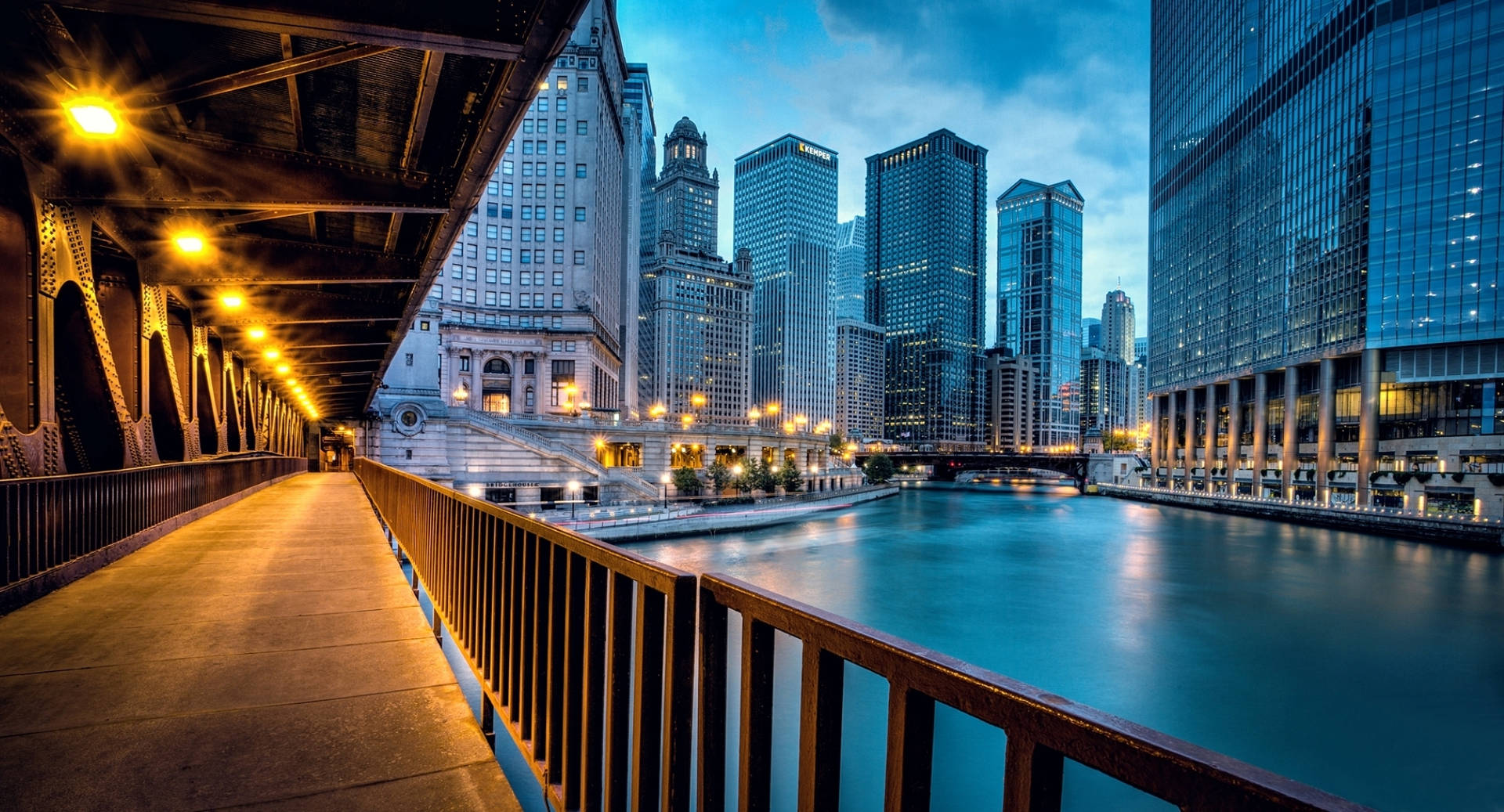 Chicago River With Blue Water Wallpaper