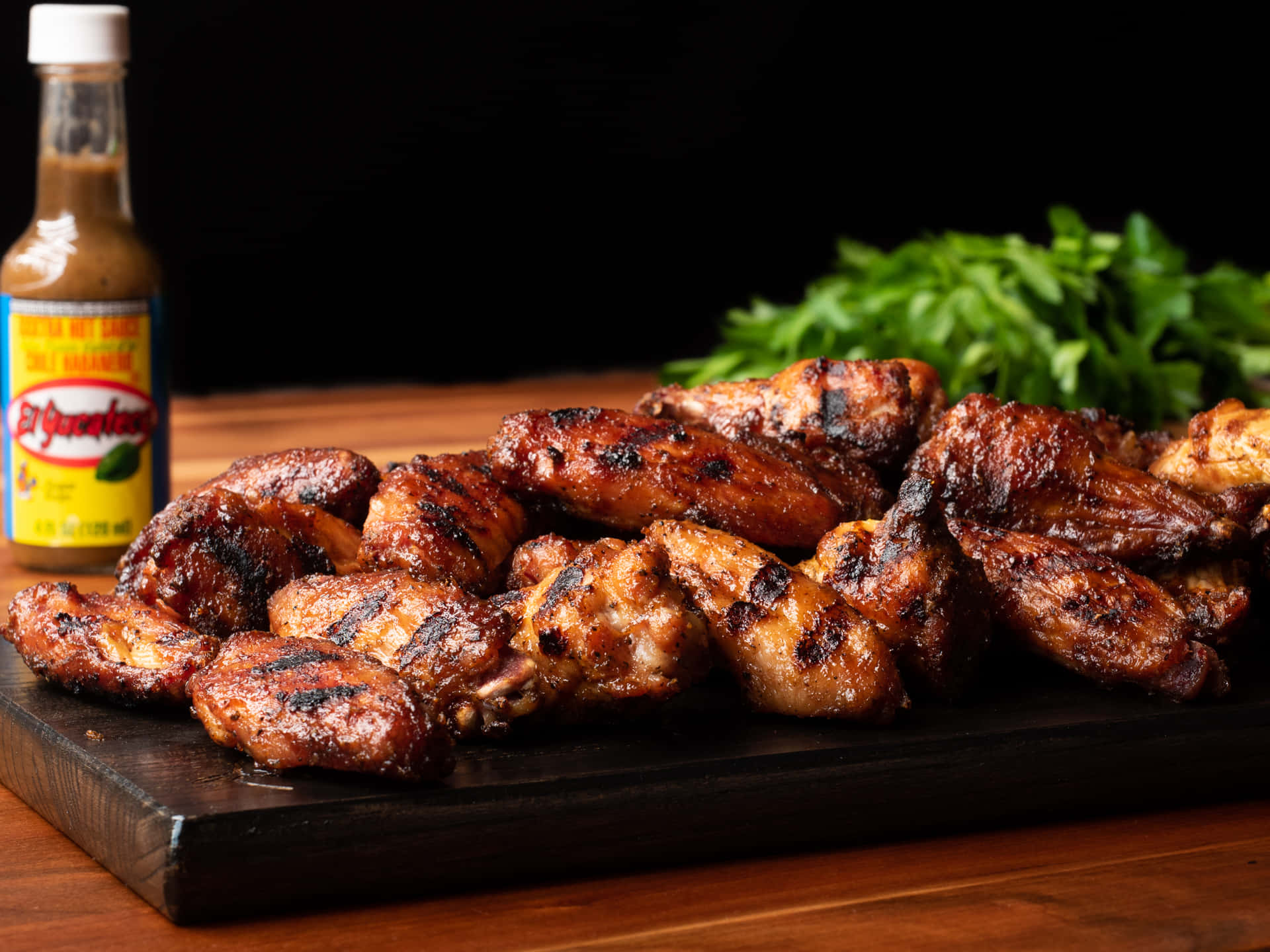 Chicken Wings Mouthwatering Sauce Wallpaper