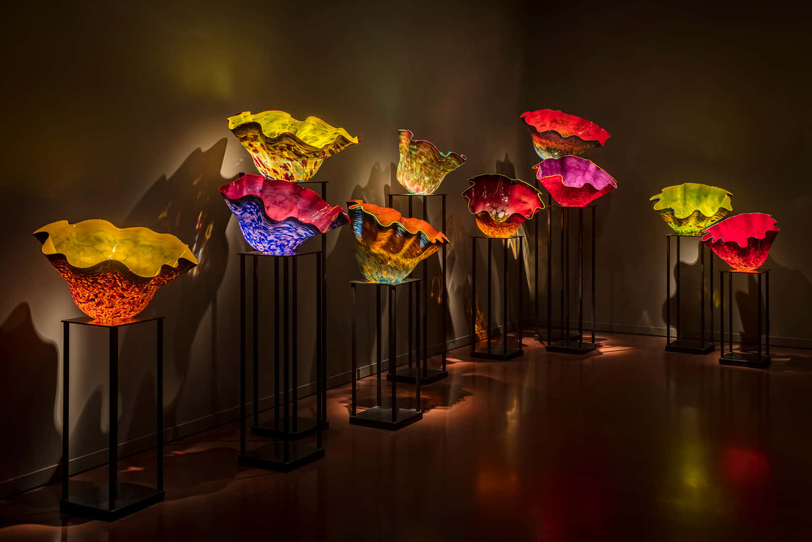 Chihuly Glass Flower Exhibit Wallpaper