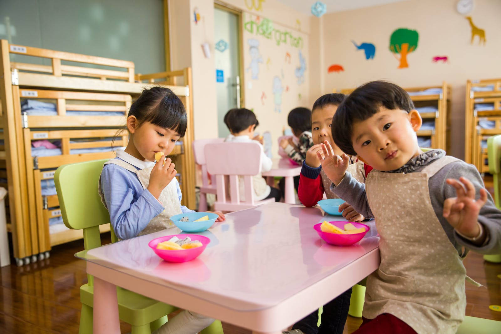 Children Eating At School Education Wallpaper