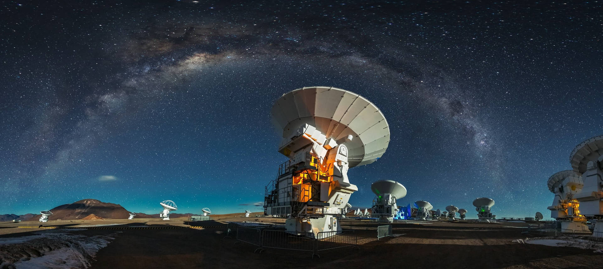 Chilecosmic Observatory: Chiles Kosmiska Observatorium. Wallpaper