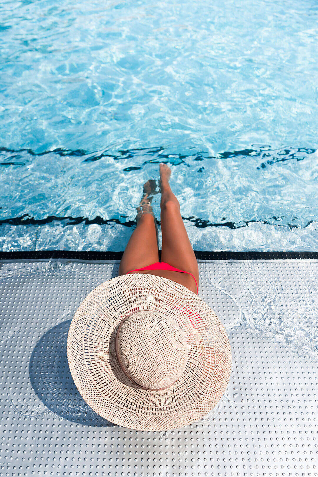 Chill Iphone Woman In A Swimming Pool Wallpaper