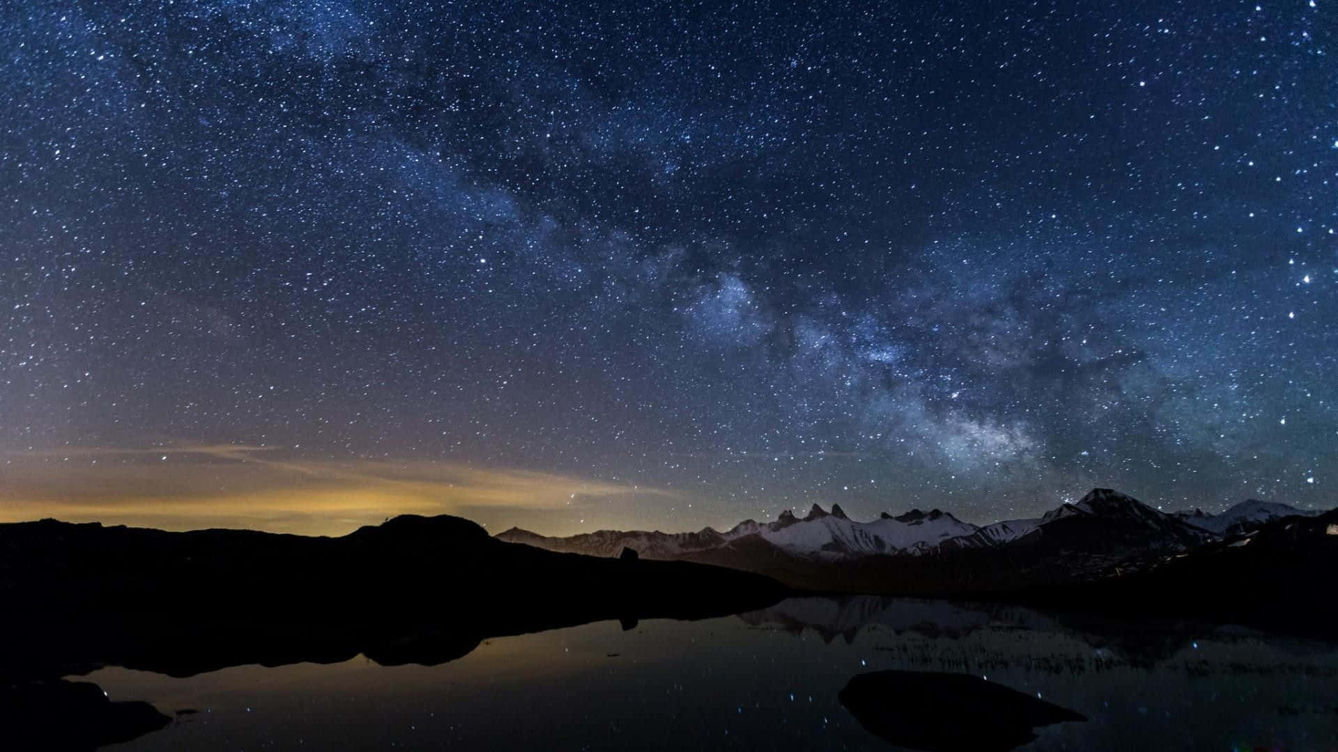 Unanoche Fría Impresionante Bajo El Cielo Estrellado. Fondo de pantalla