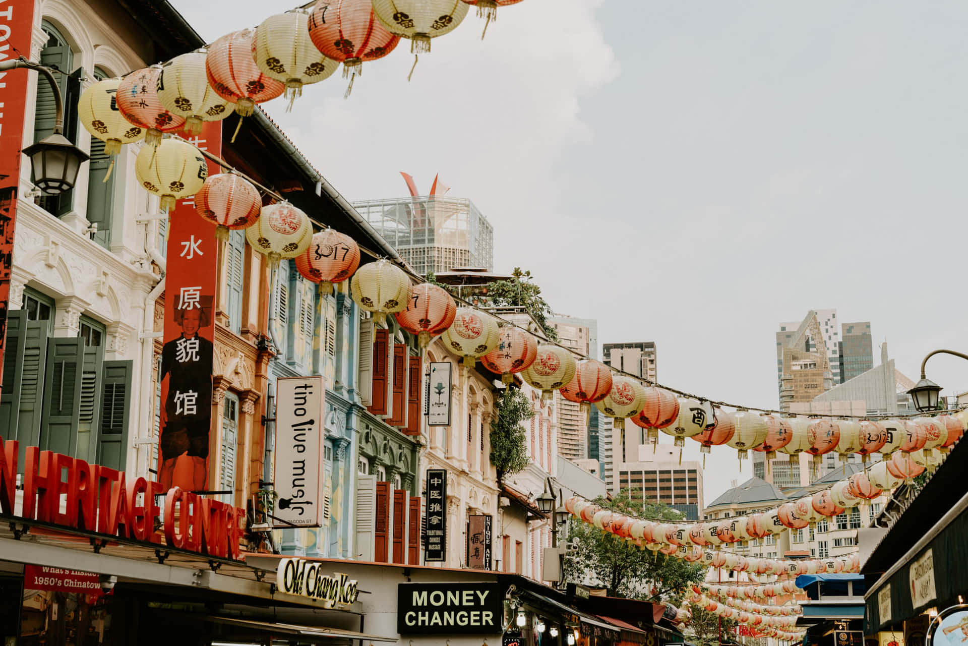 Chinatown Singapore Lanternsand Shophouses Wallpaper