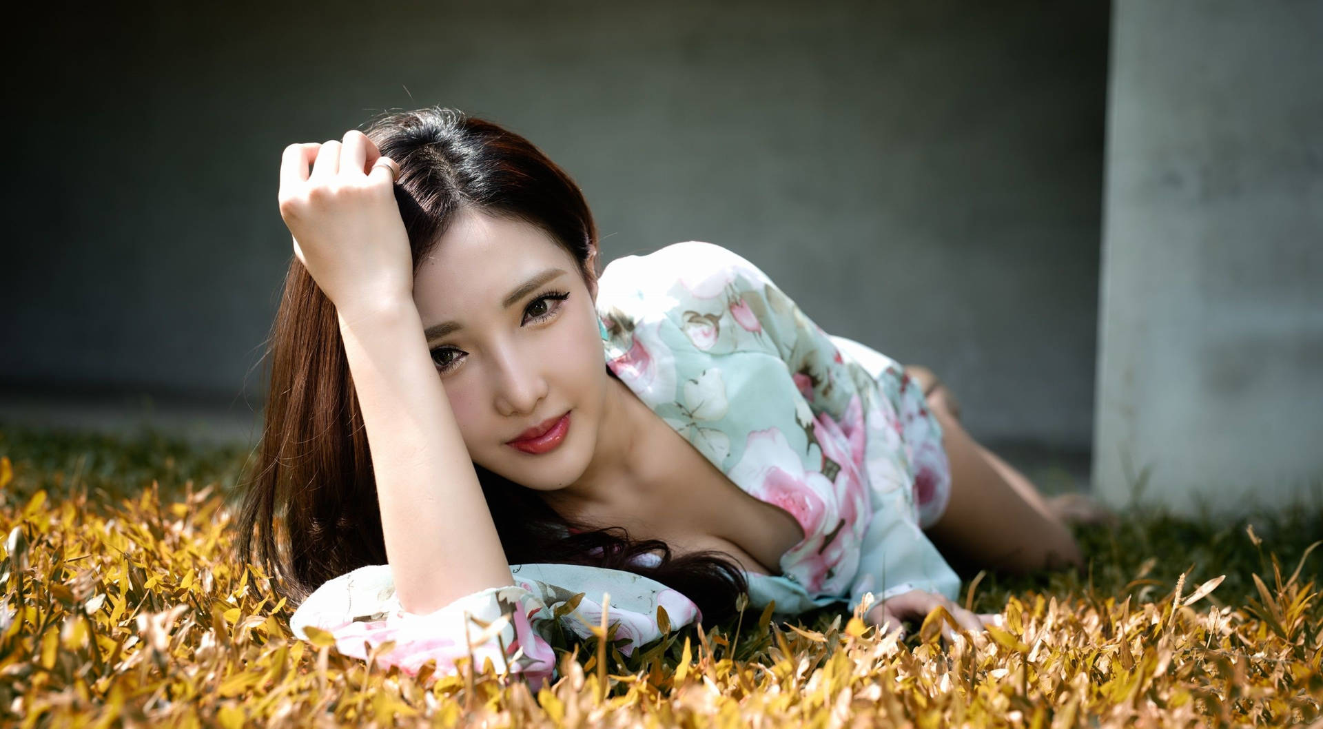 Chinese Girl Floral Blouse Wallpaper