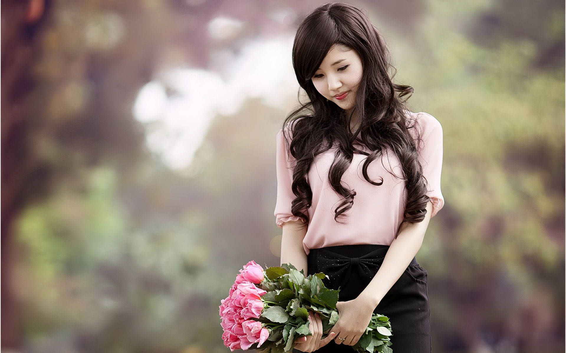 Chinese Girl Pink Bouquet Picture
