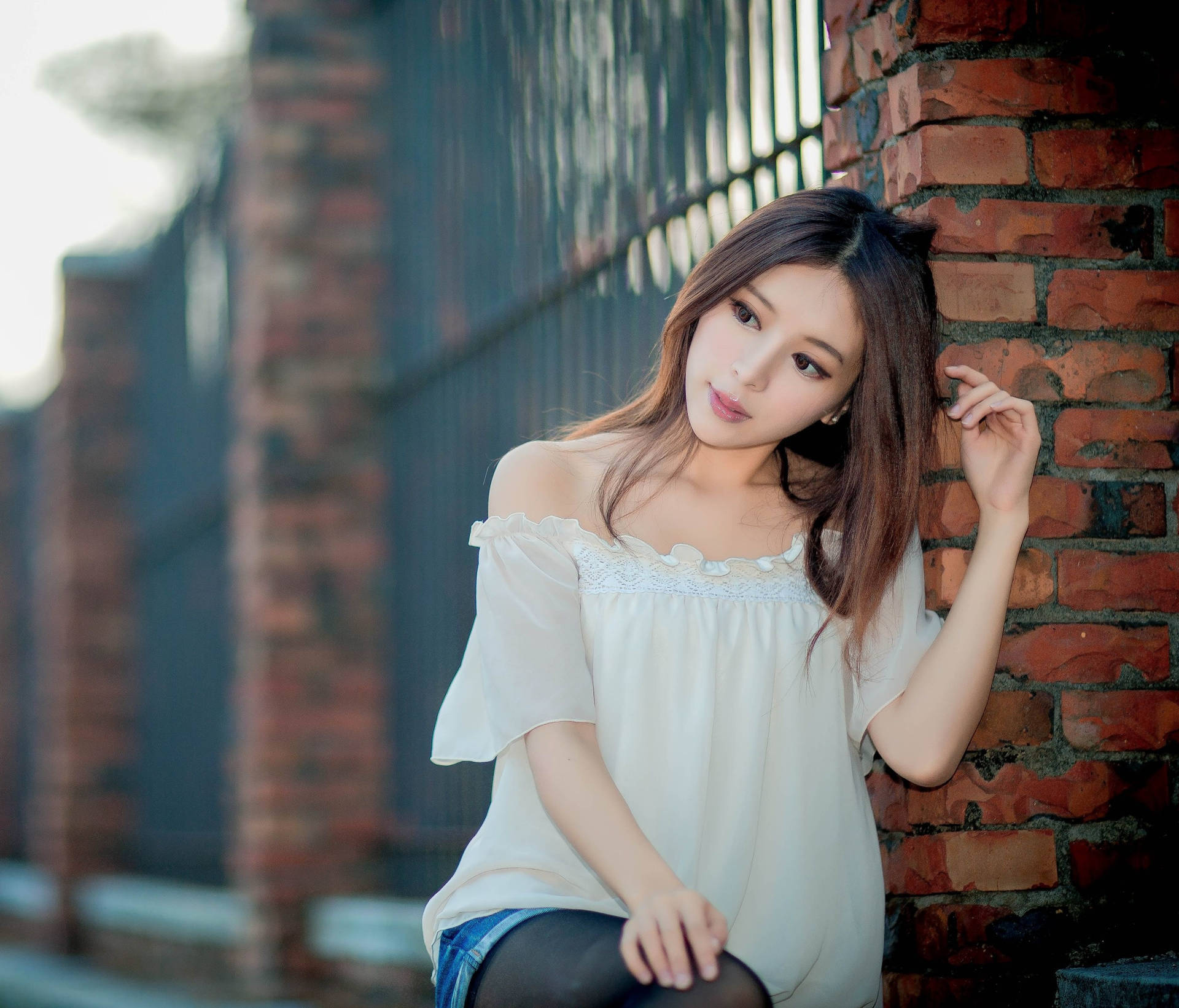Chinese Girl White Tube Blouse Wallpaper