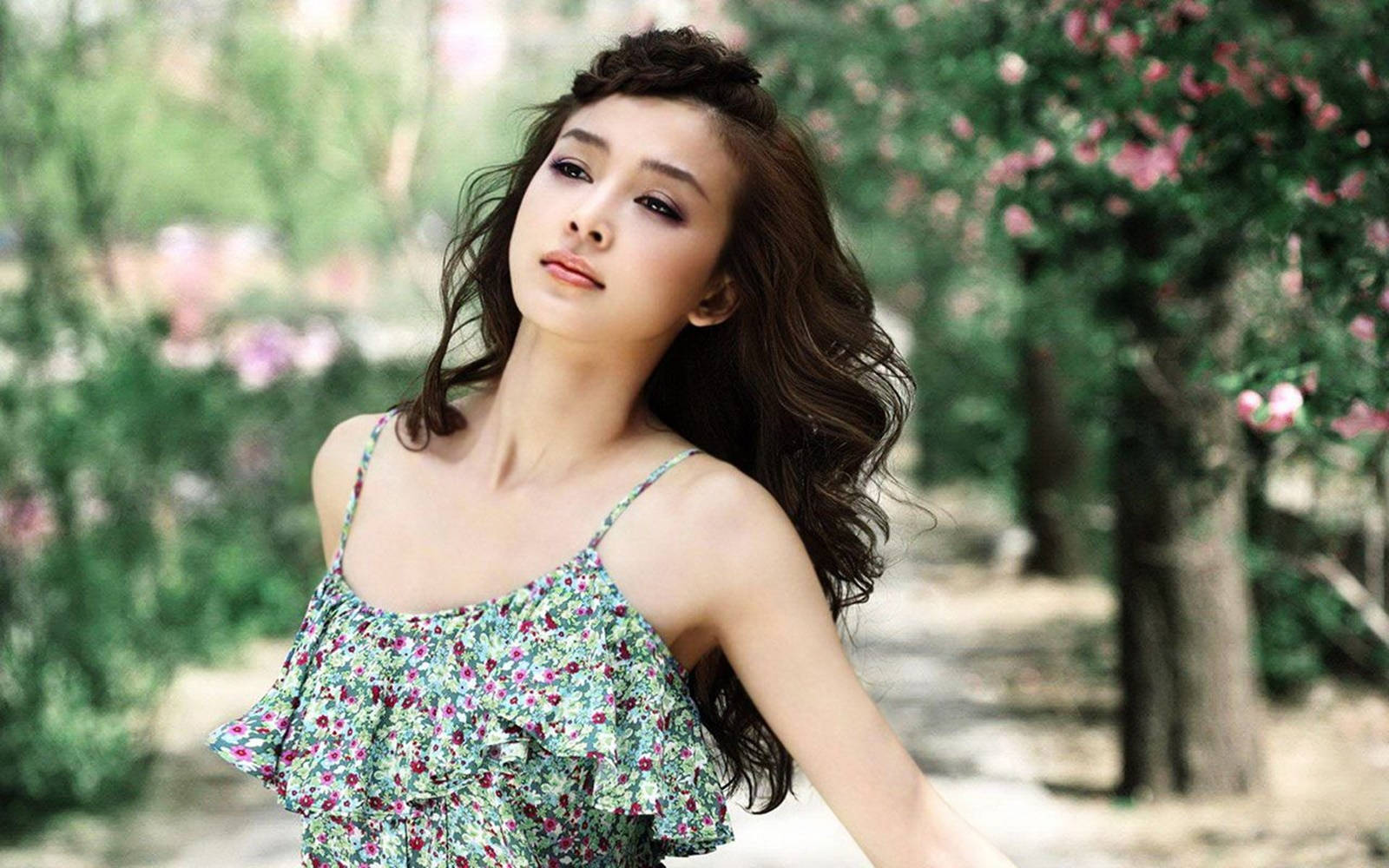 Chinese Girl Xingtong Yao Background
