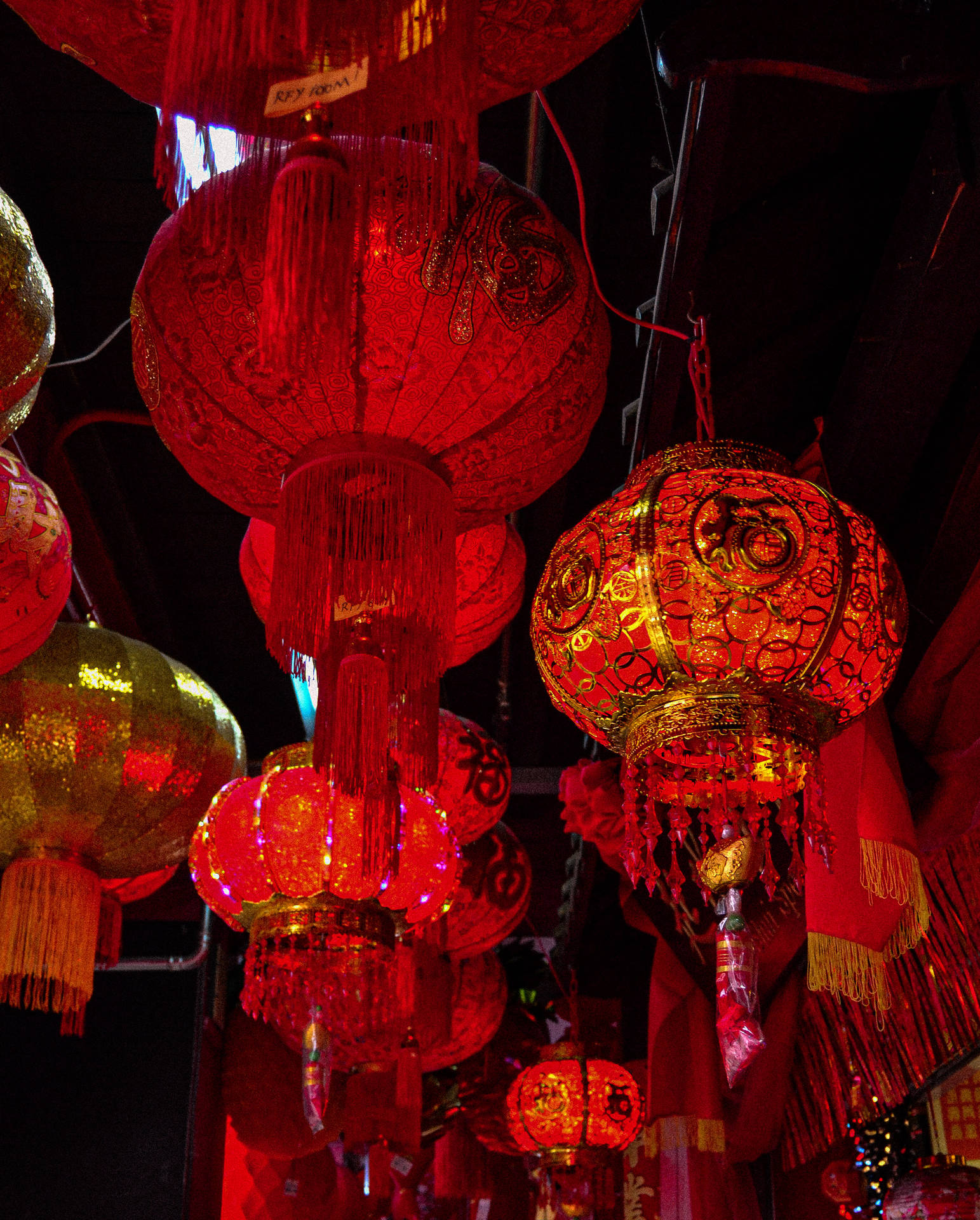 Chinese New Year Phone Lucky Lanterns Wallpaper