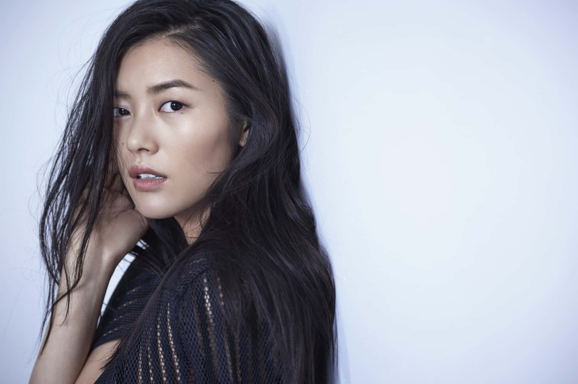 Chinese Supermodel Liu Wen Radiating Confidence In A Chic And Stylish Dress Wallpaper