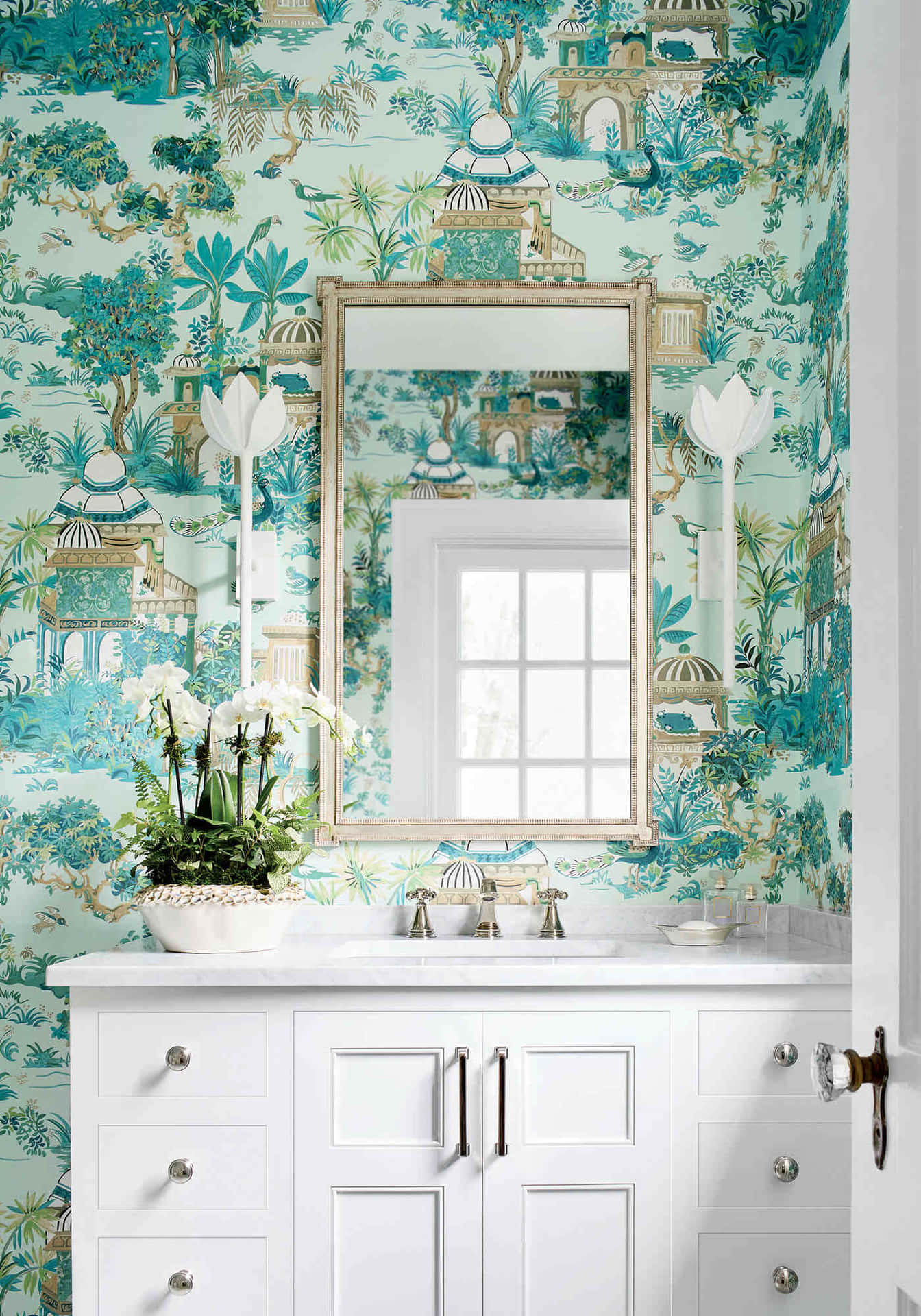 Chinoiserie Bathroom Decor Wallpaper