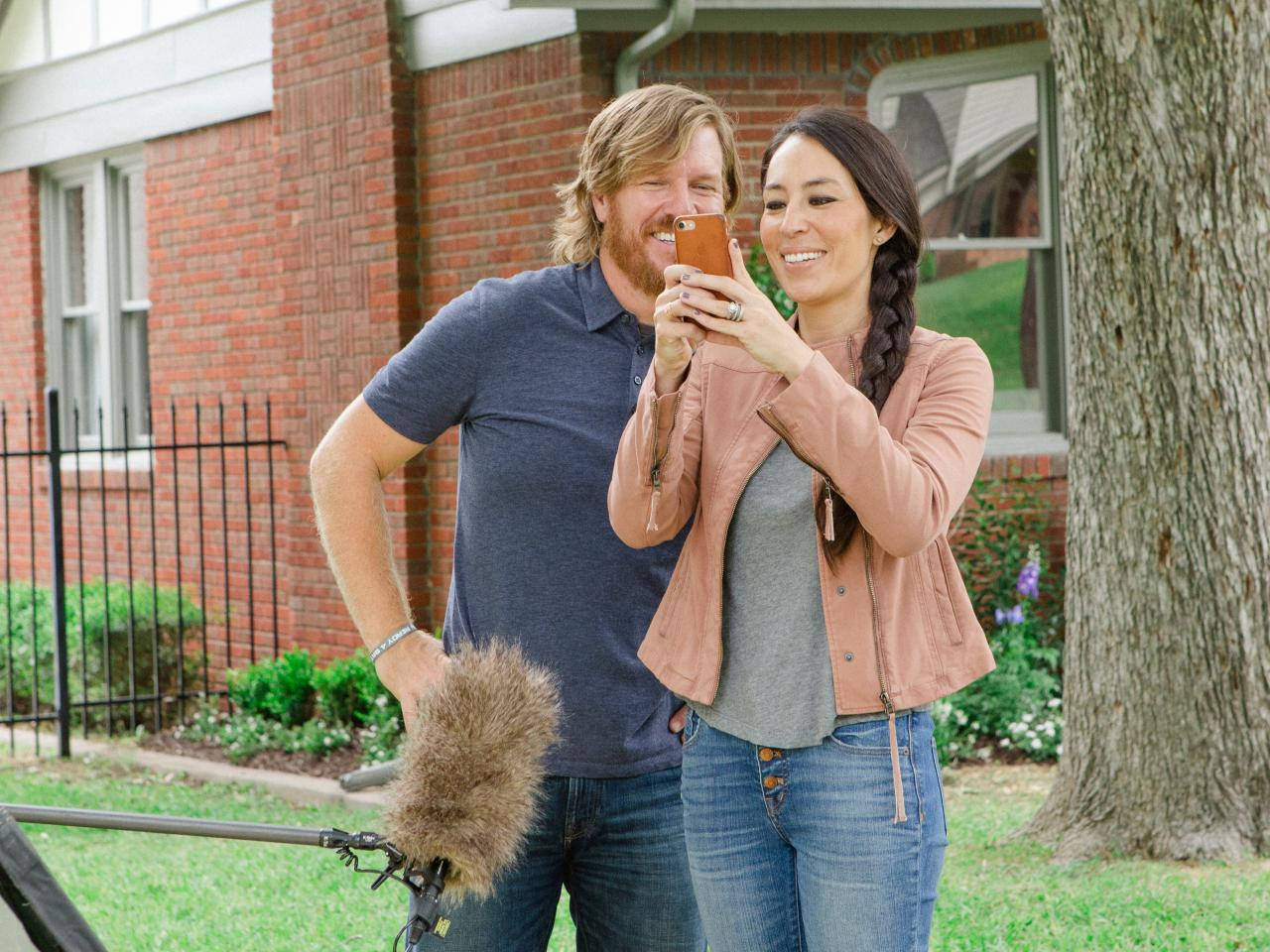 Chip And Joanna Gaines Selfie Wallpaper