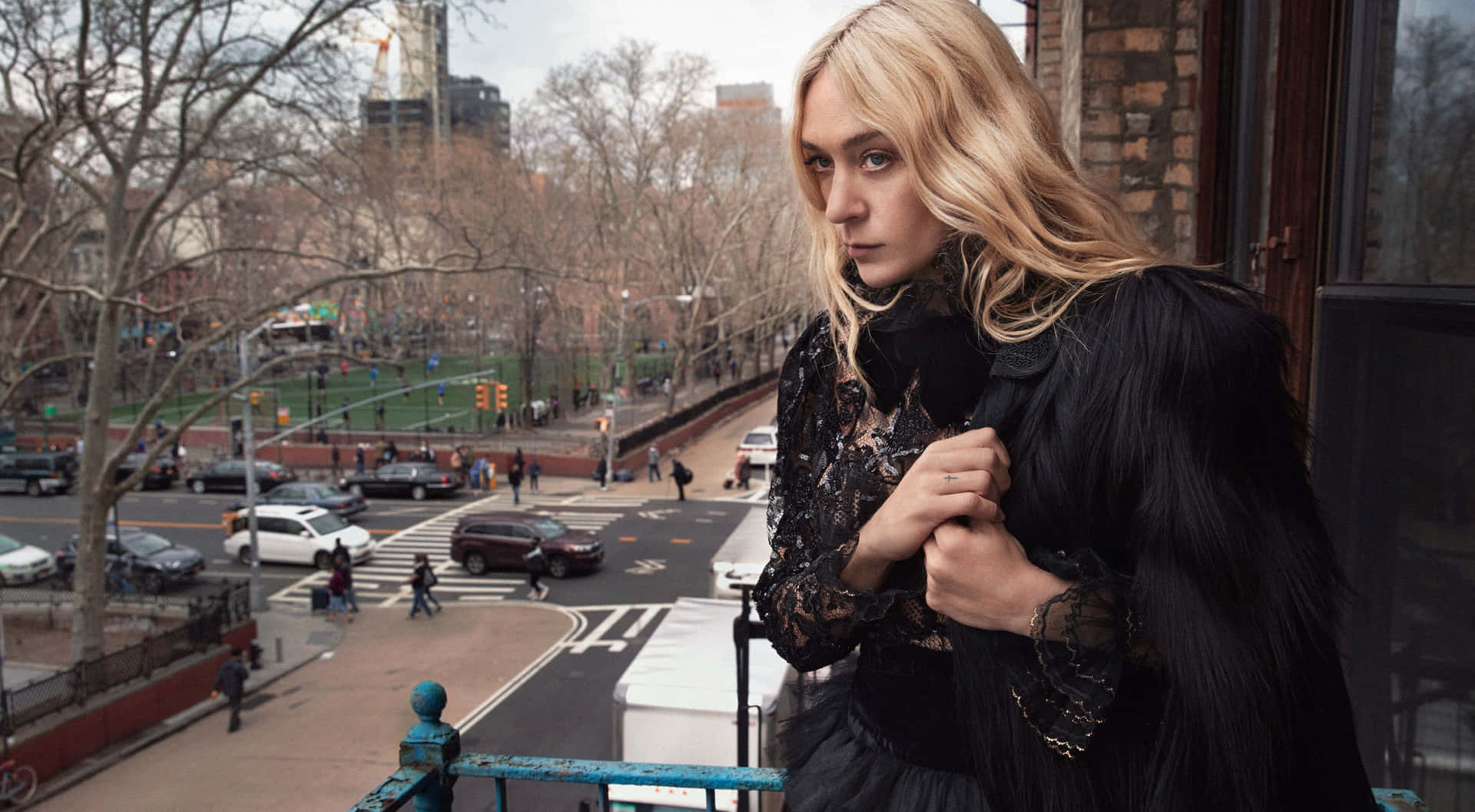 Chloë Sevigny: Hollywood's Unconventional Style Icon Wallpaper