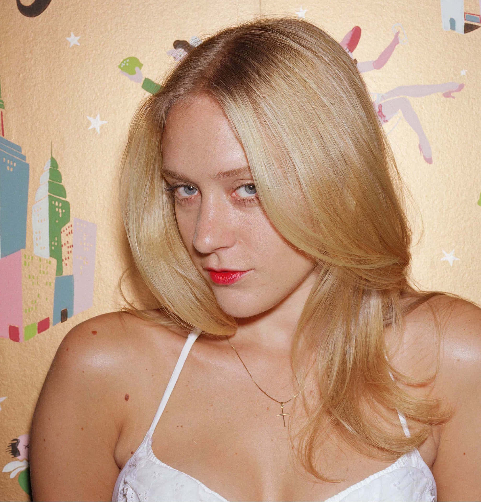 Chloë Sevigny posing confidently in an elegant outfit Wallpaper