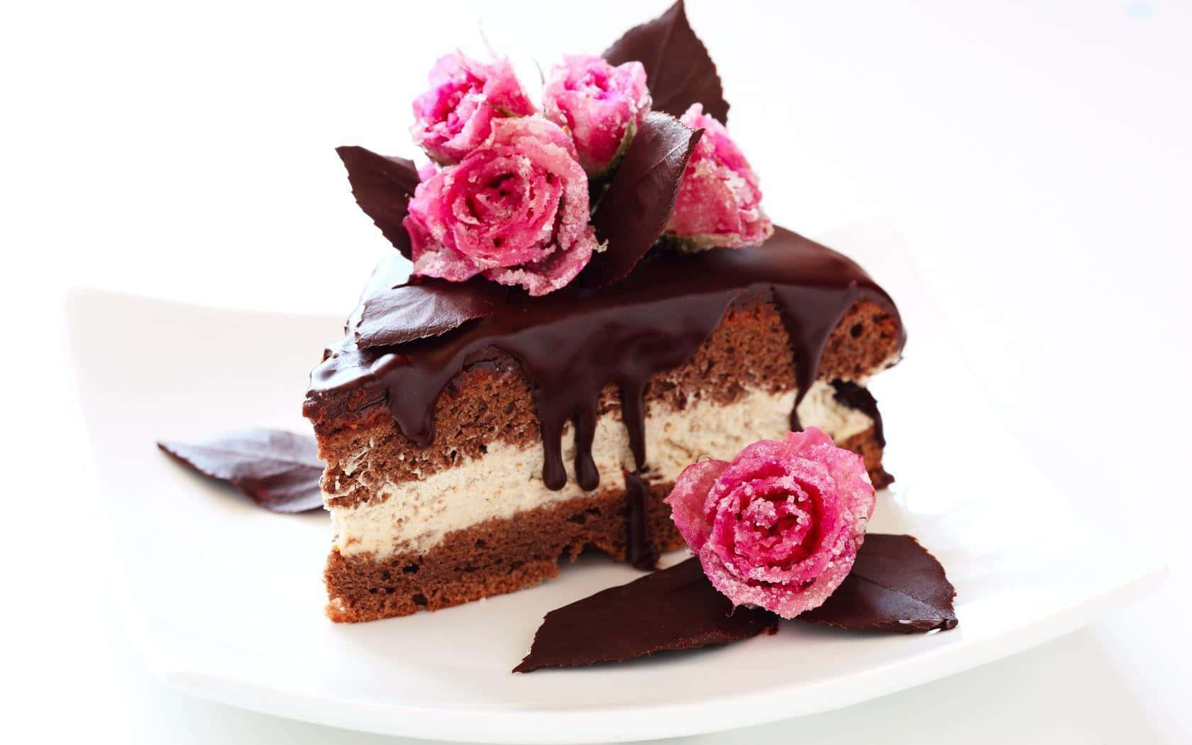 Unafetta Di Torta Al Cioccolato Con Rose Rosa Sopra