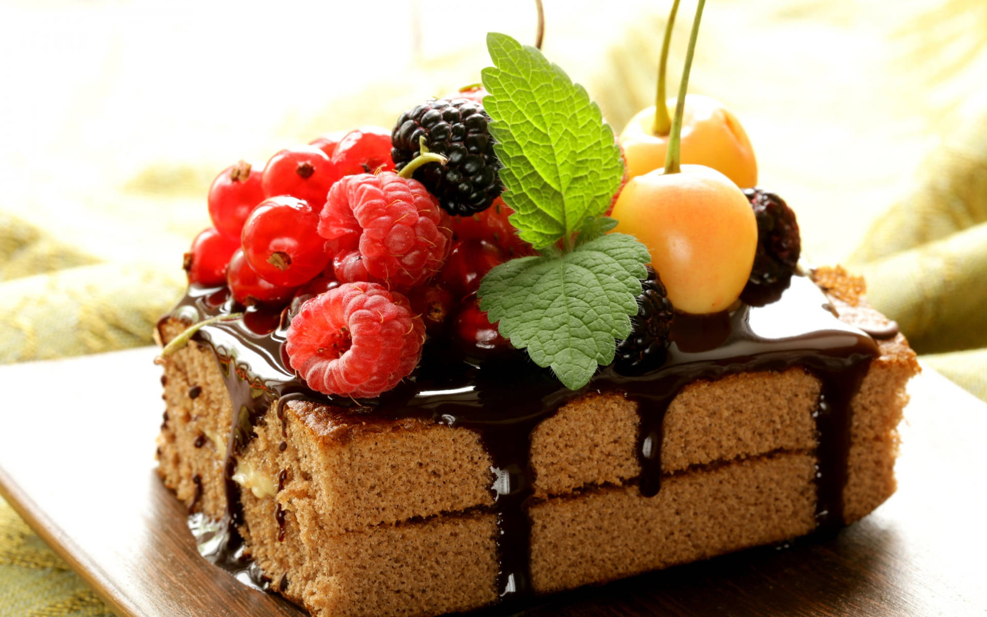 Chocolate Cake With Berries Wallpaper