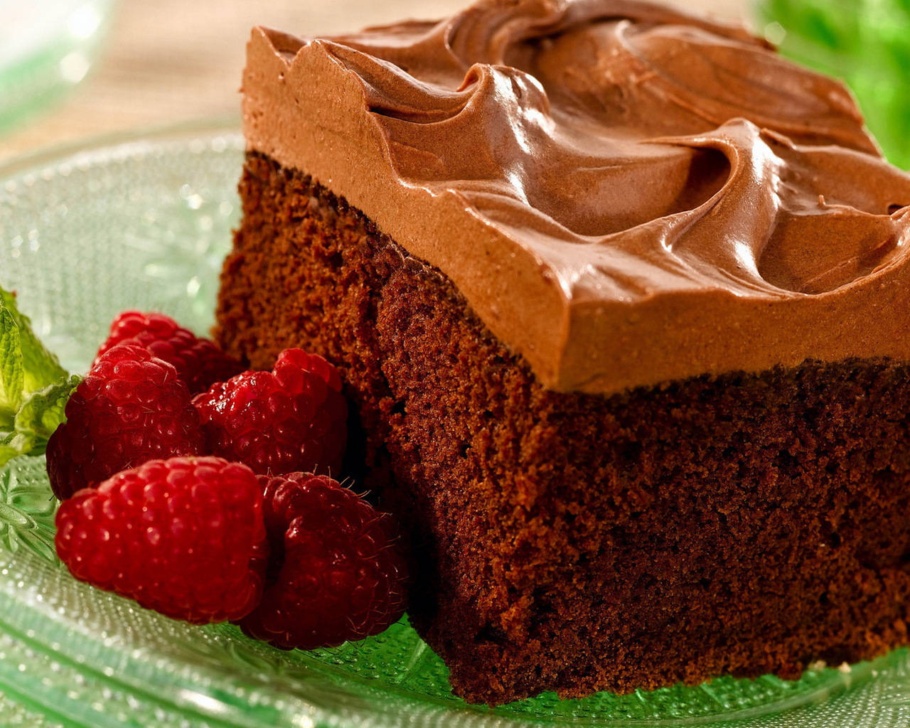 Chocolate Cake With Raspberries Wallpaper