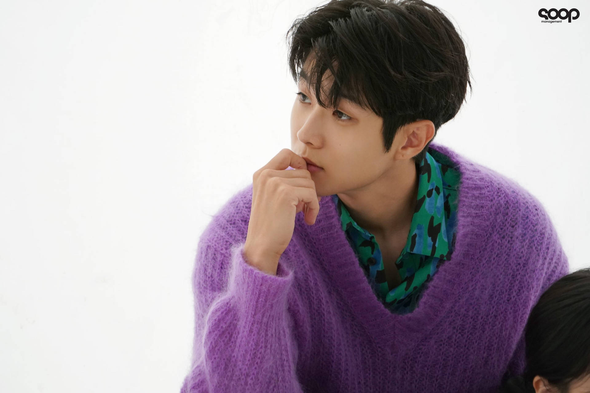 Choi Woo Shik Biting His Finger Wallpaper