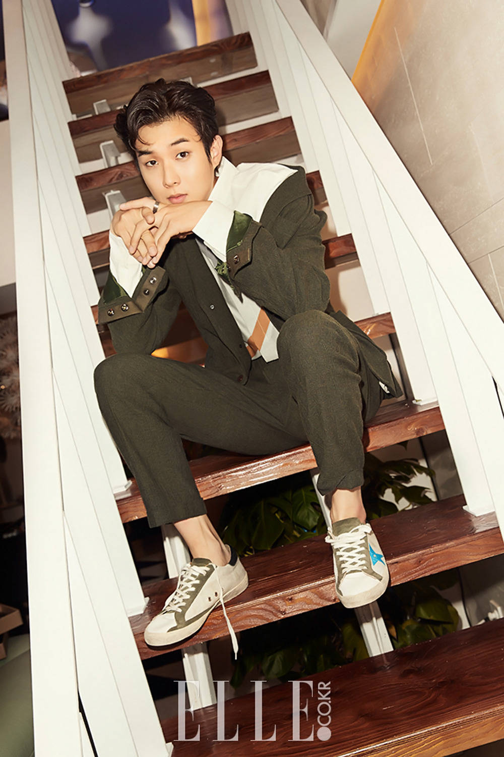 Choi Woo Shik fashionabelt outfit tapet Wallpaper