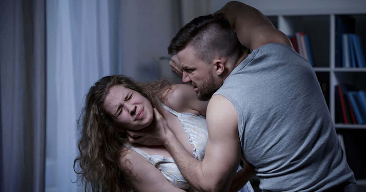 Man Choking A Woman Wallpaper