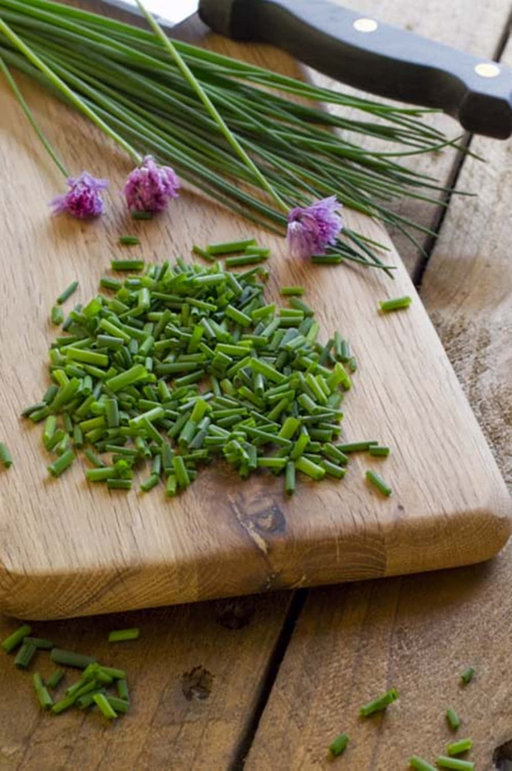 Chopped And Whole Green Chives With Purple Blossoms Wallpaper