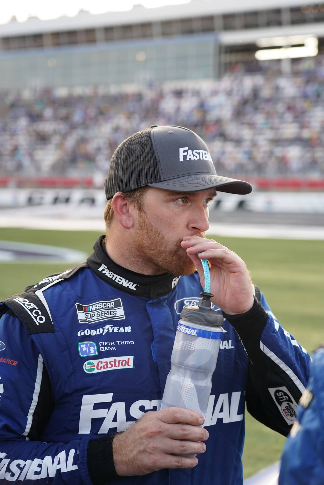 Chrisbuescher Dricker Vatten - (this Sentence Doesn't Have Much Context Regarding Computer Or Mobile Wallpaper. If You Could Provide More Context, I Could Help You Better.) Wallpaper