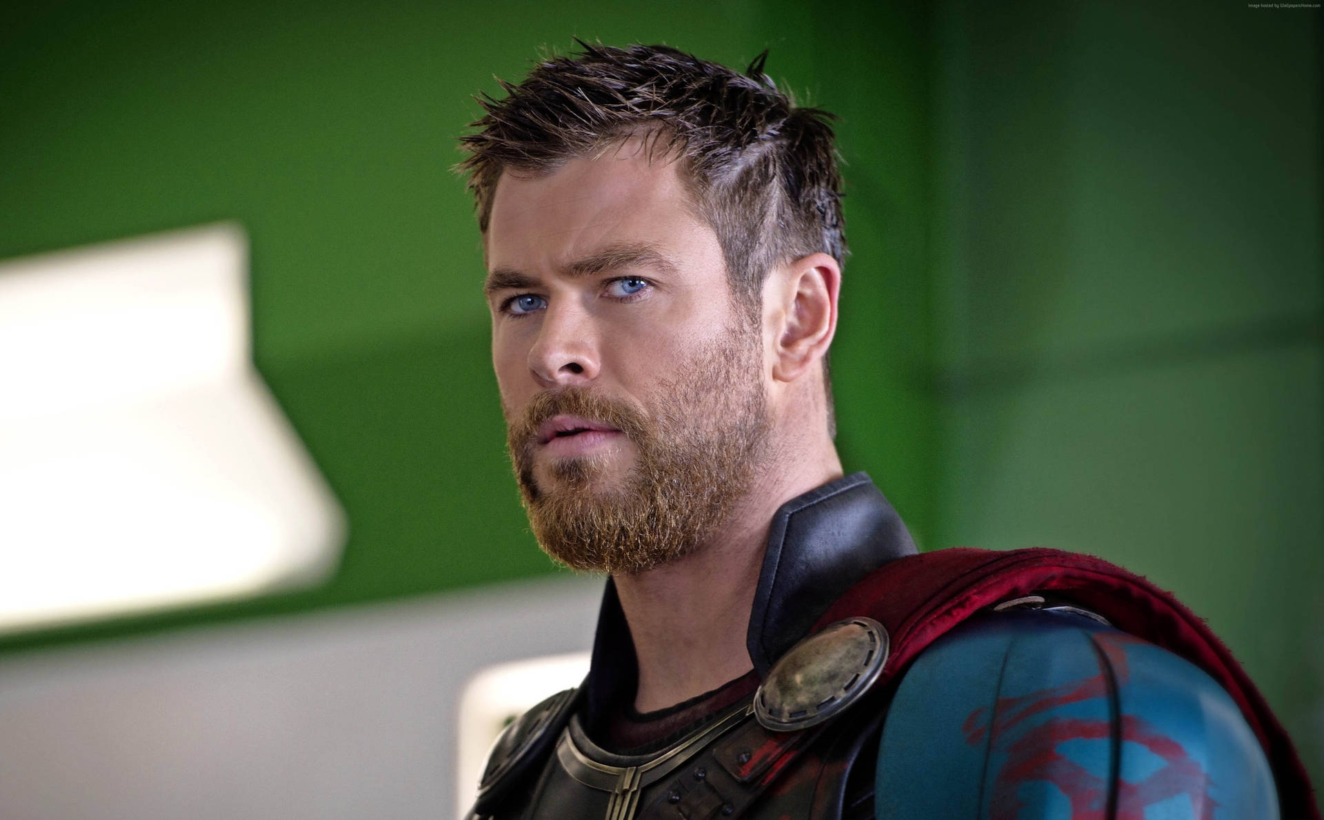 Chris Hemsworth 4K Thor: Ragnarok Tapet Wallpaper