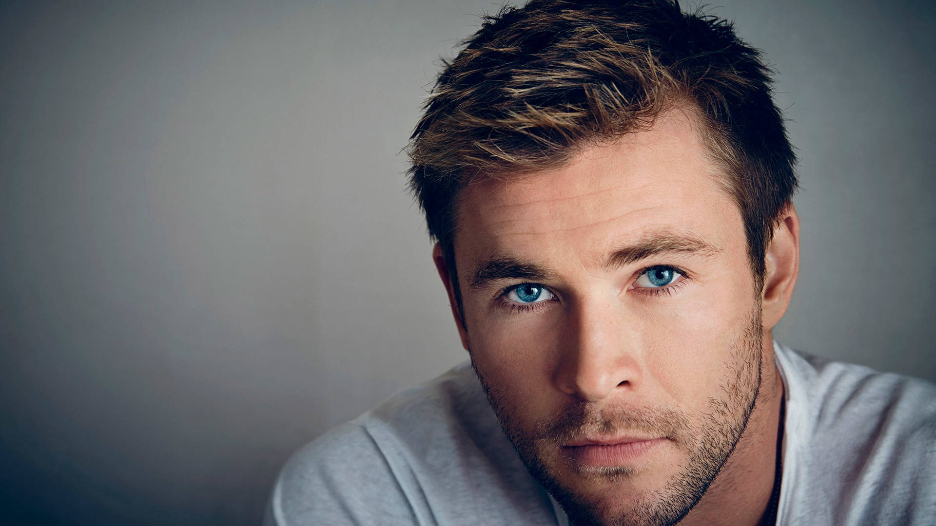 Chris Hemsworth Showcasing His Blue Eyes Wallpaper