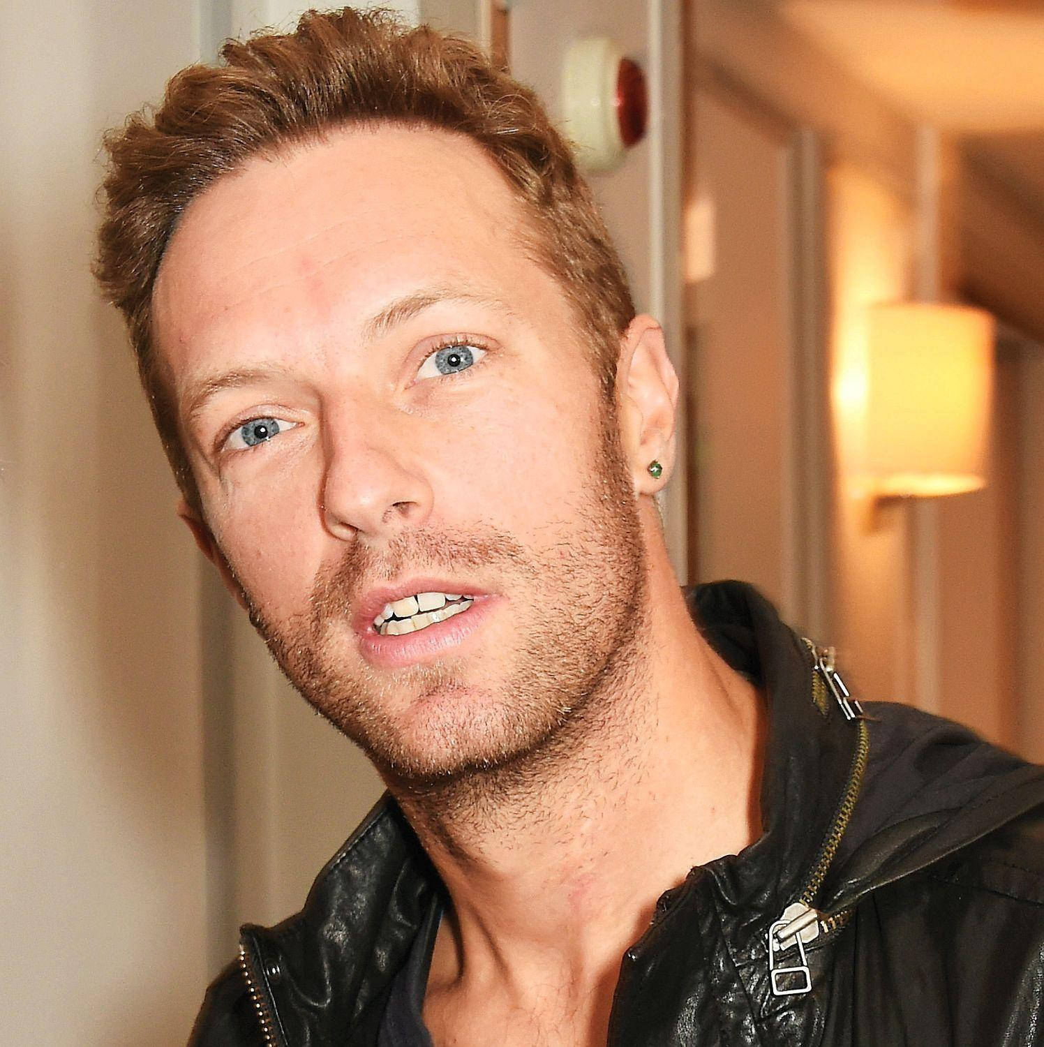 Chris Martin Blue Eyes Picture