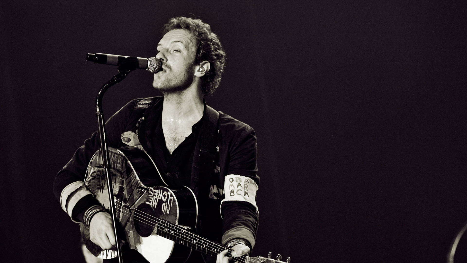 Chris Martin Coldplay Black And White Wallpaper