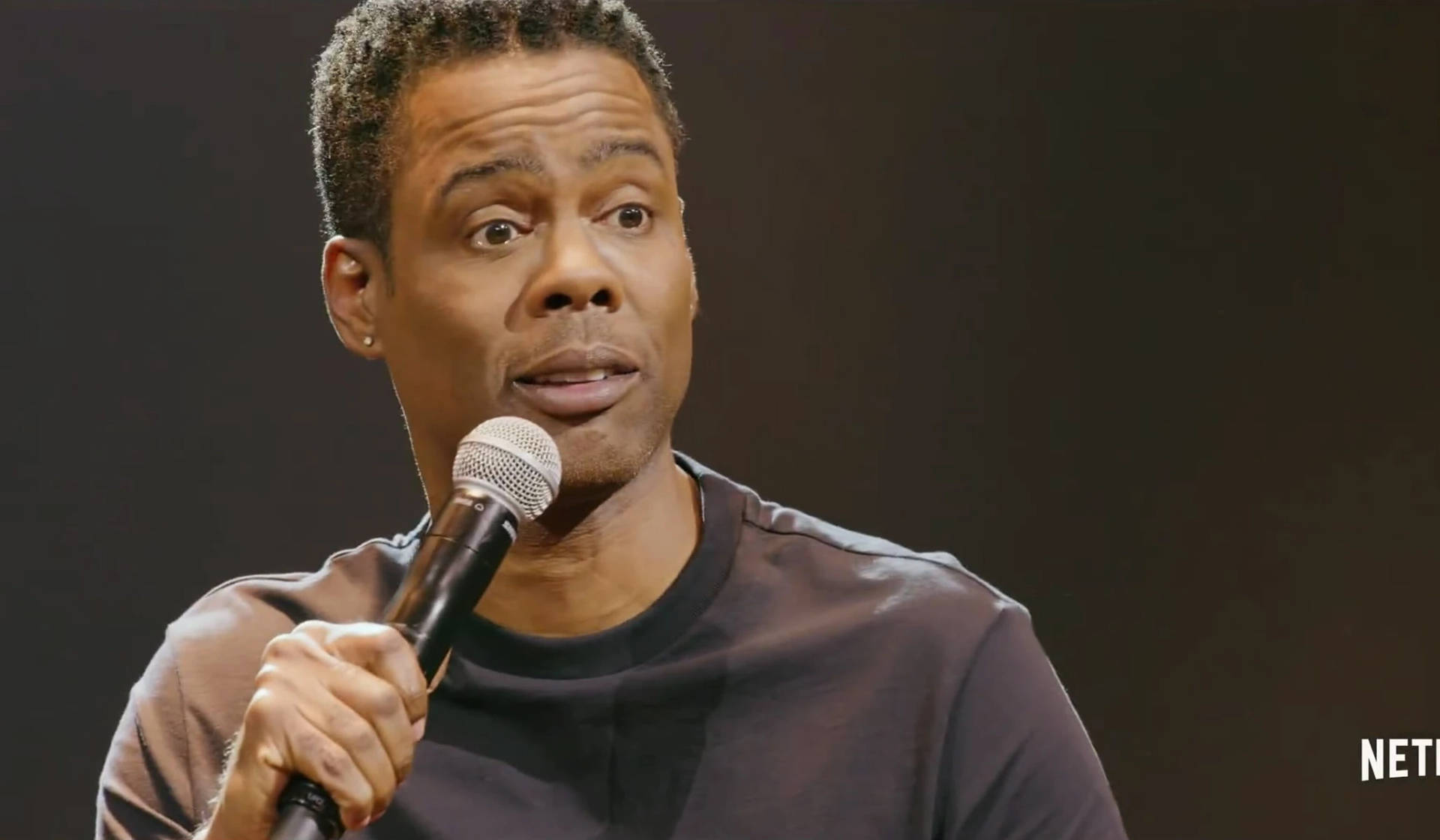 Chris Rock Delivering Dynamic Comedy Performance Wallpaper