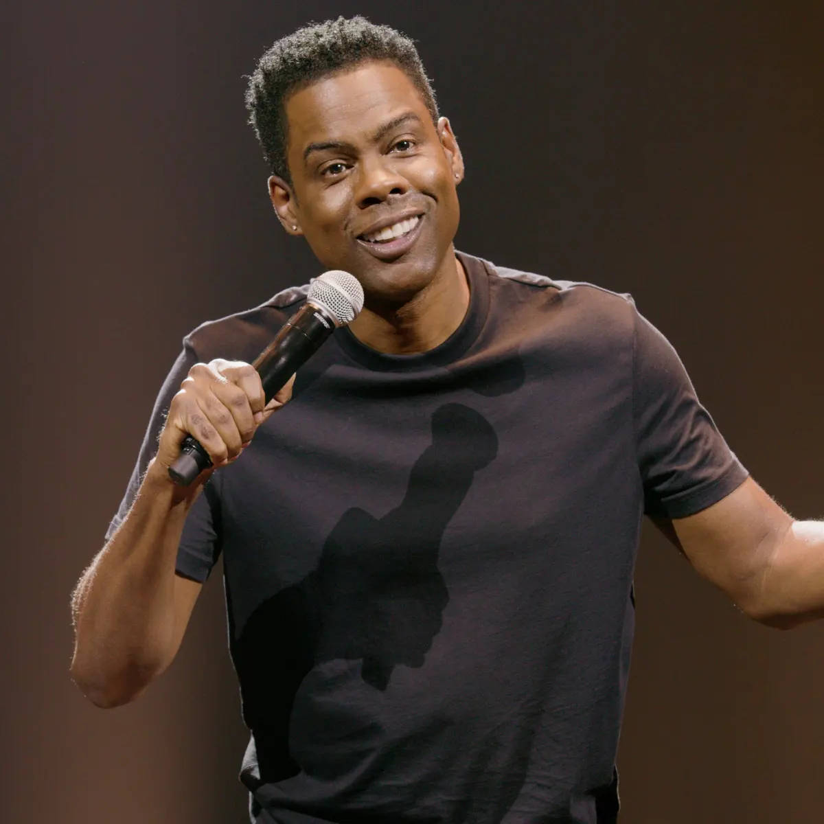Chris Rock In An Animated Performance Wallpaper