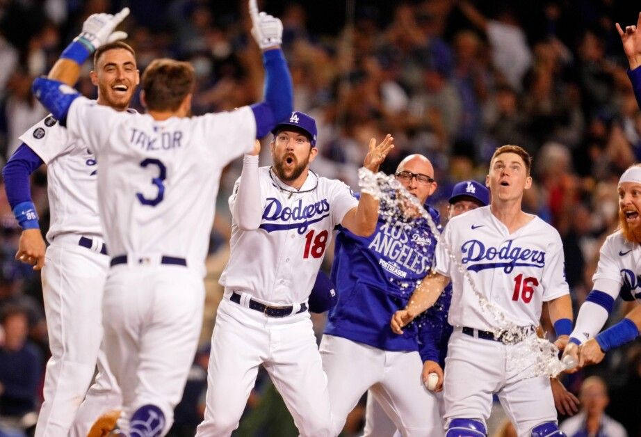 Download Chris Taylor And The Dodgers' Victory Wallpaper