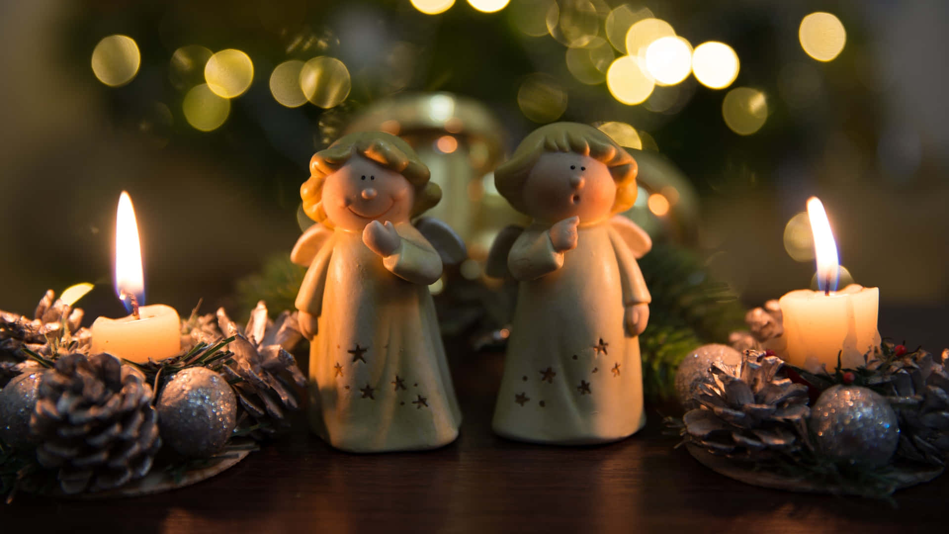 Christmas Angels With Candles Wallpaper