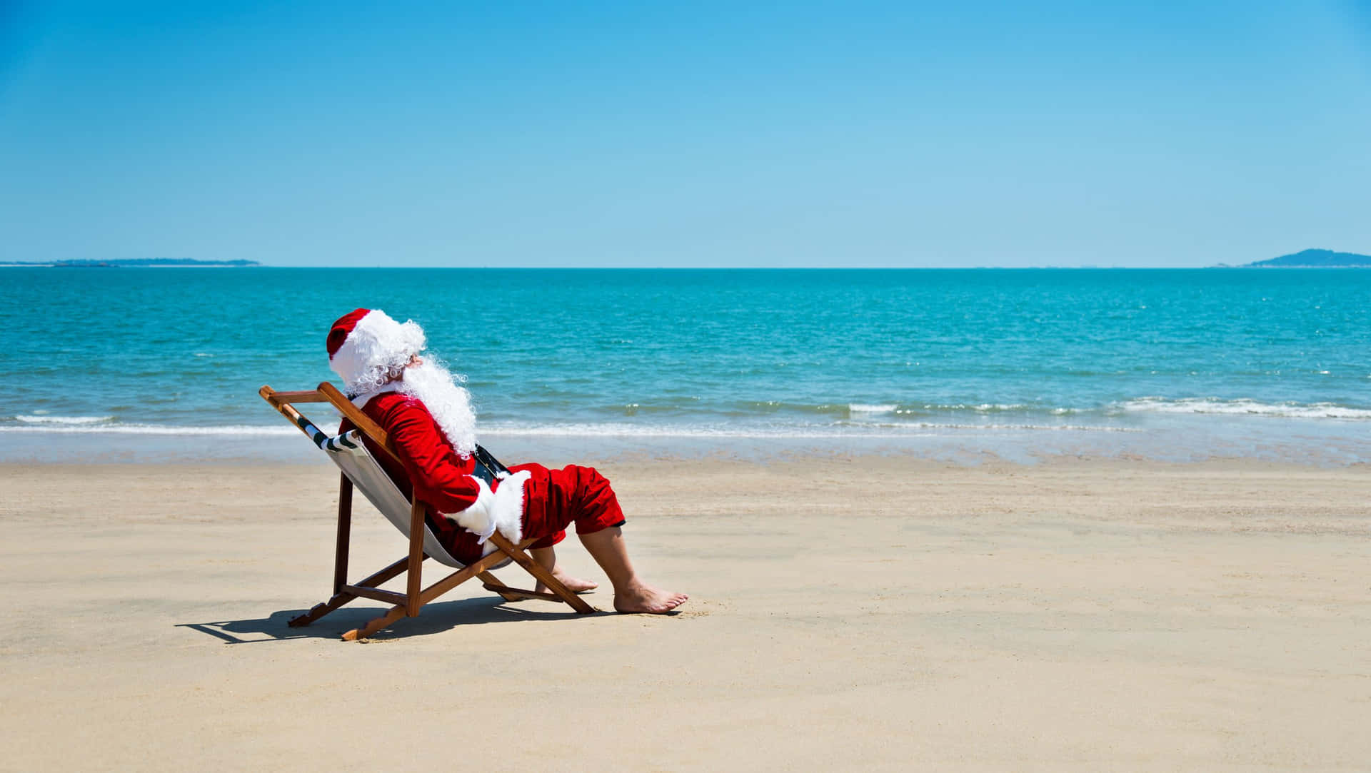Immaginidi Babbo Natale Sulla Spiaggia Durante Il Natale.