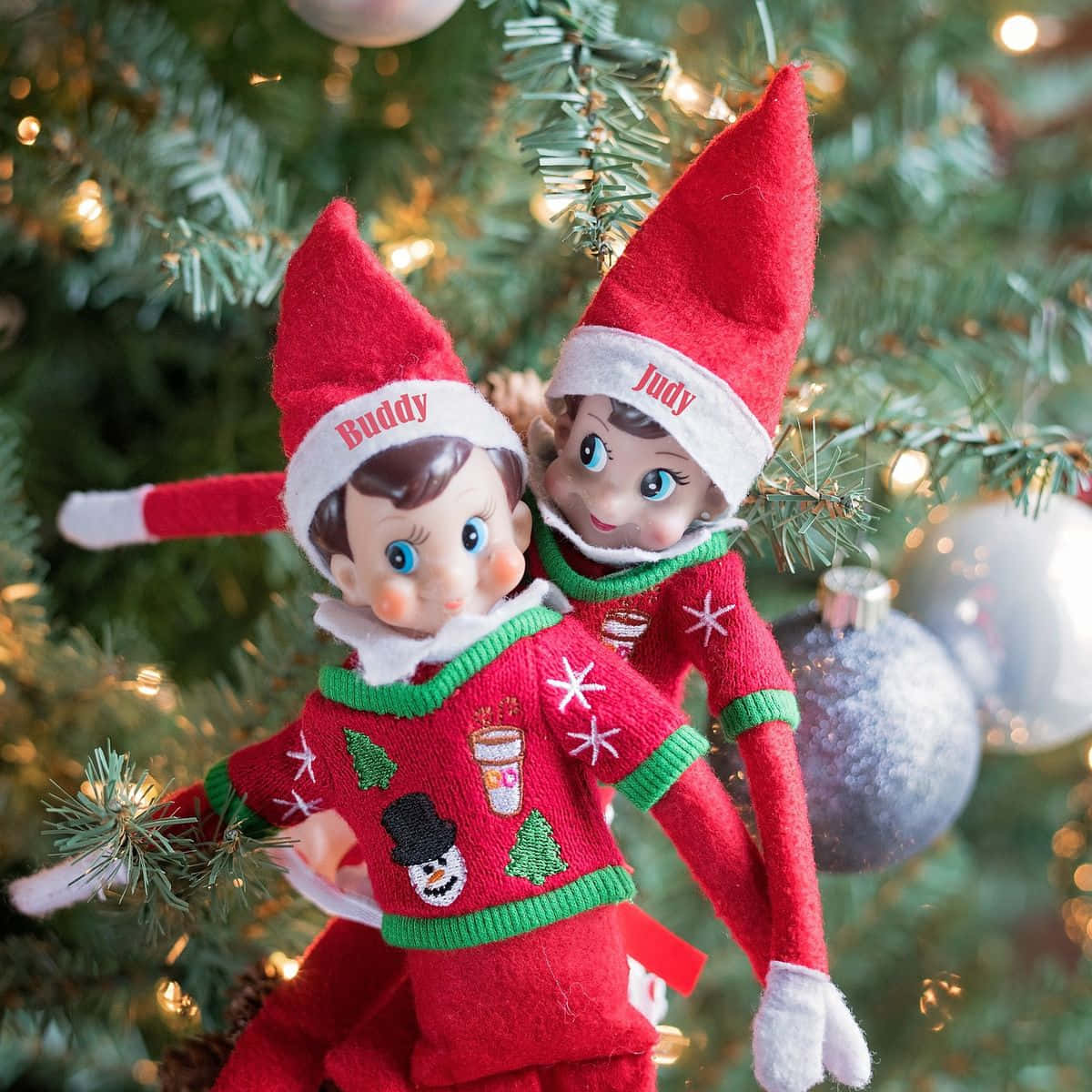Delivering holiday cheer with Christmas elves! Wallpaper