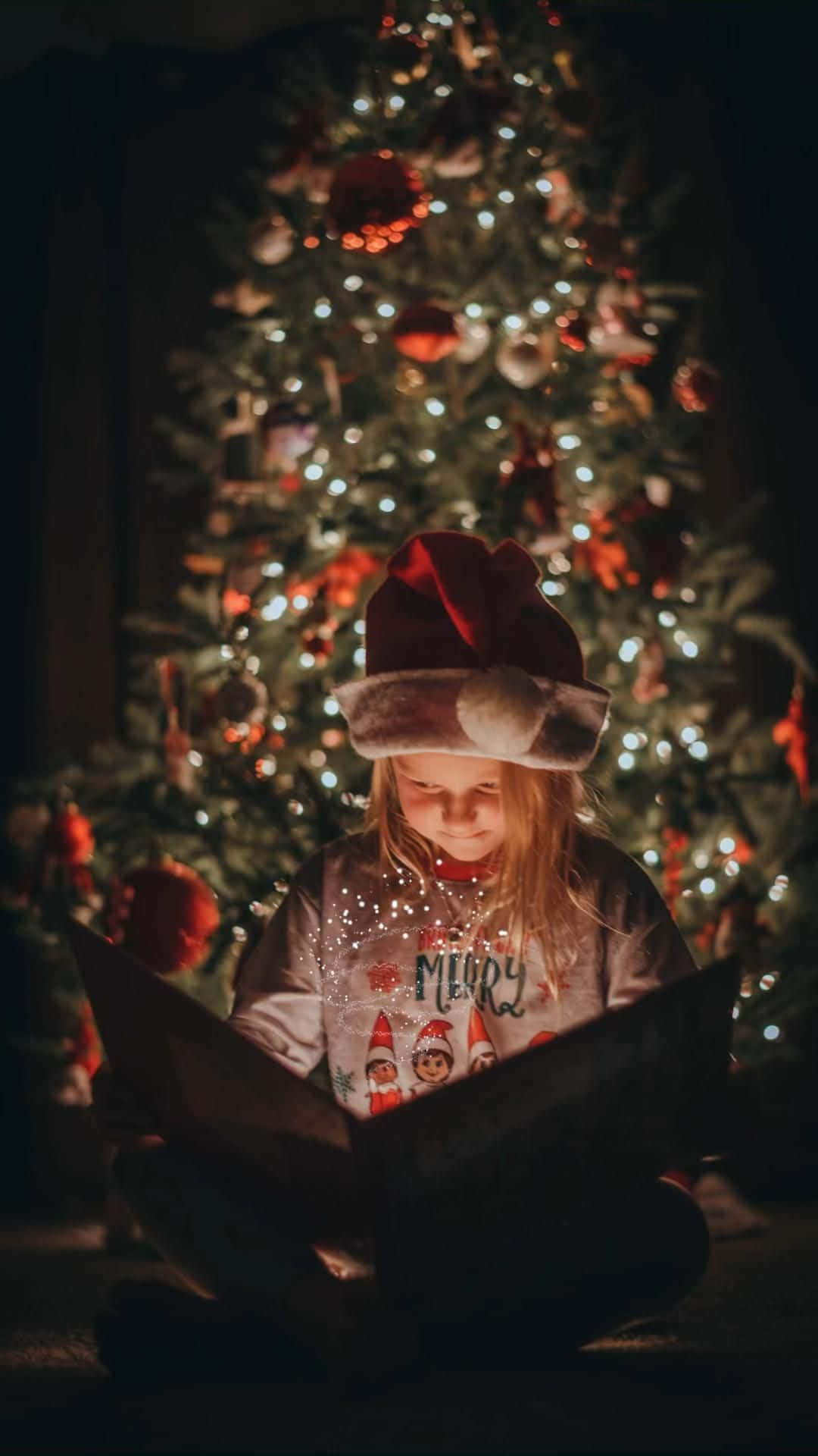 Christmas Family Cute Girl Reading Book Pictures