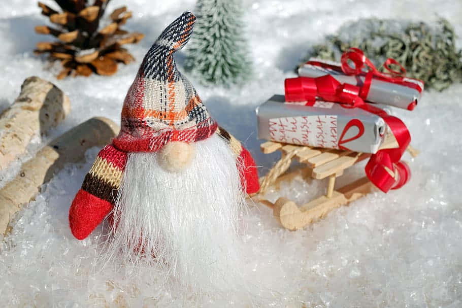 Adorable Gnome Reads a Christmas Story Wallpaper