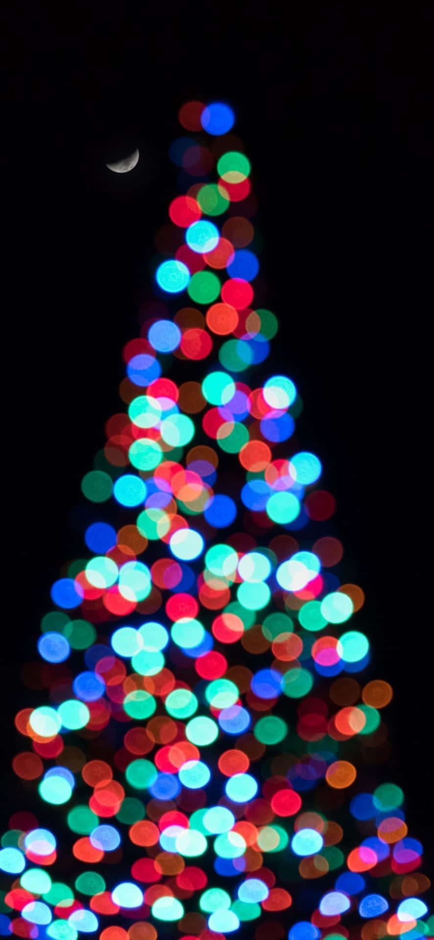 Unárbol De Navidad Con Luces De Colores En El Fondo