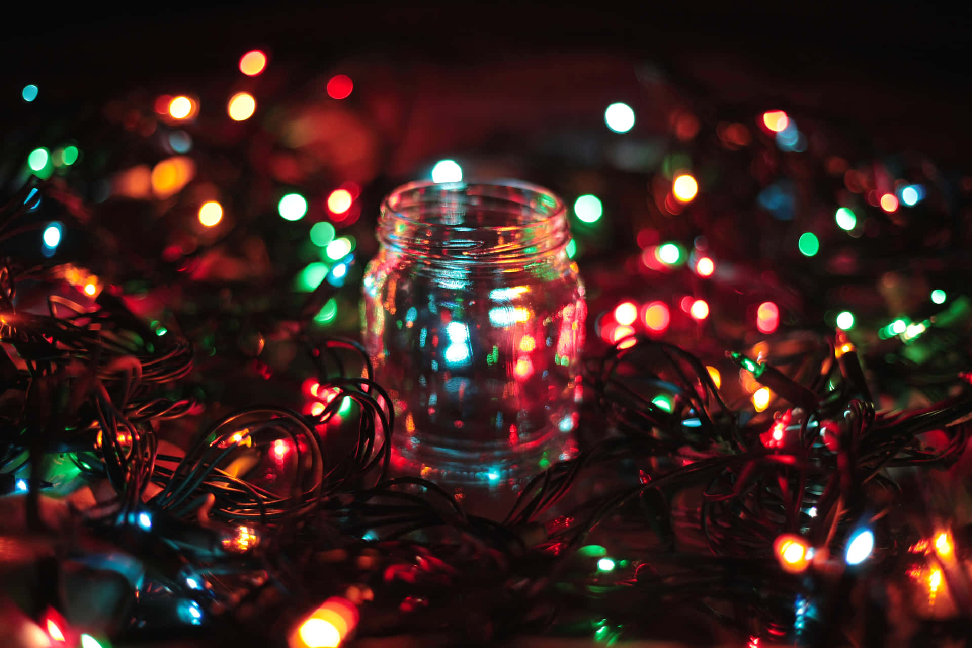 Entratenell'atmosfera Natalizia Con Queste Luminose Luci Di Natale Festose.