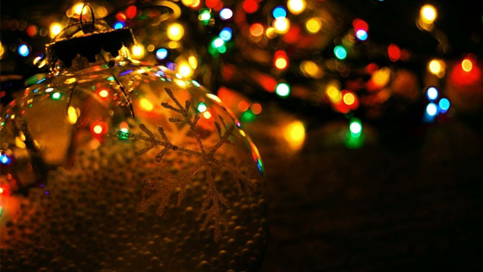 Imagende Luces De Navidad Y Ornamento De Copo De Nieve.