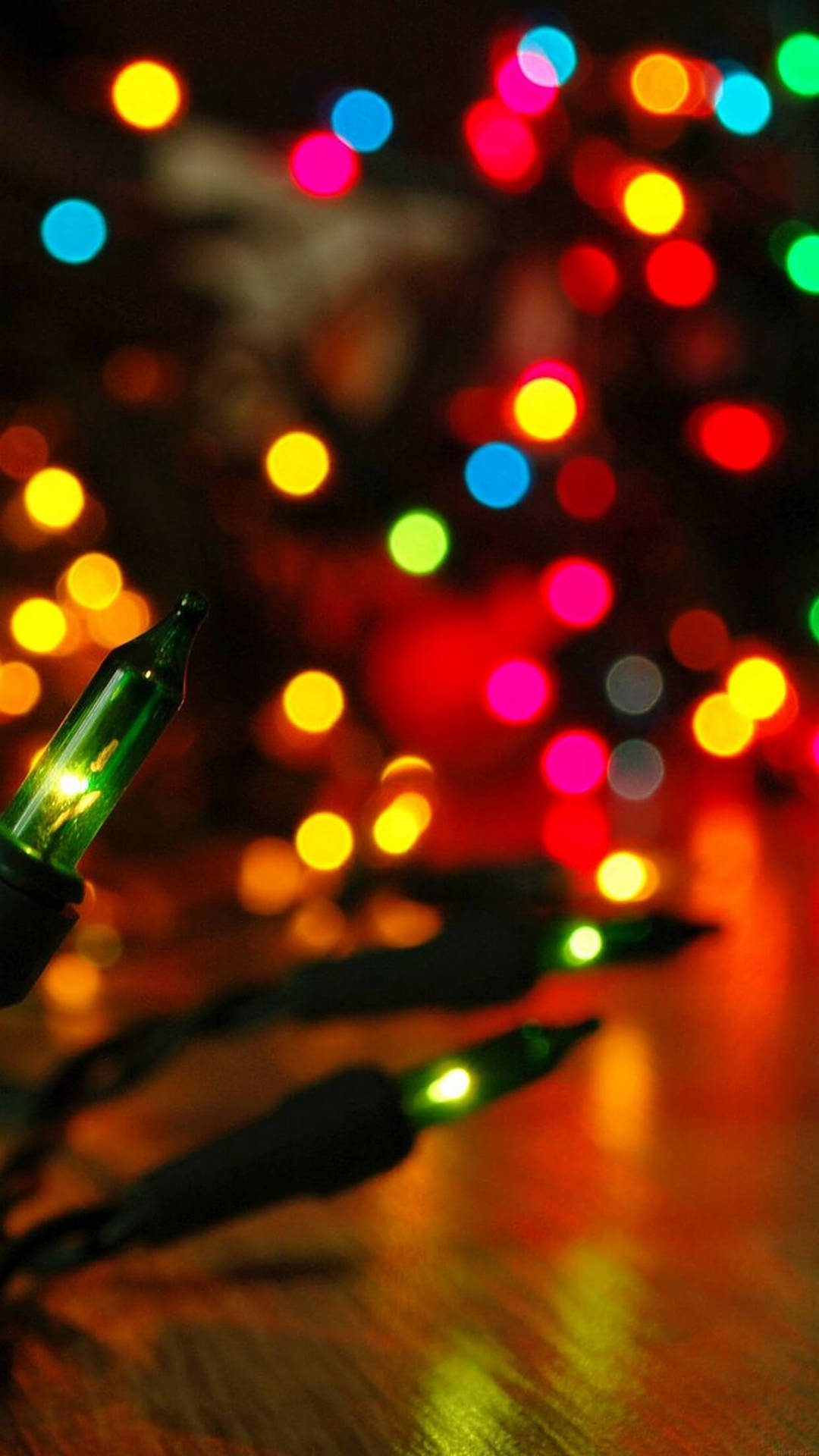 "Look how beautiful Christmas lights can make your home!" Wallpaper