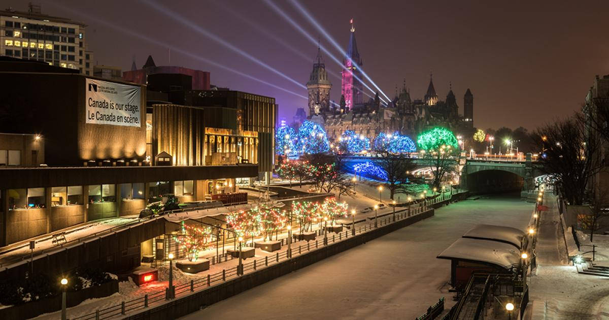 Lucesde Navidad A Lo Largo Del Canal Rideau En Ottawa. Fondo de pantalla