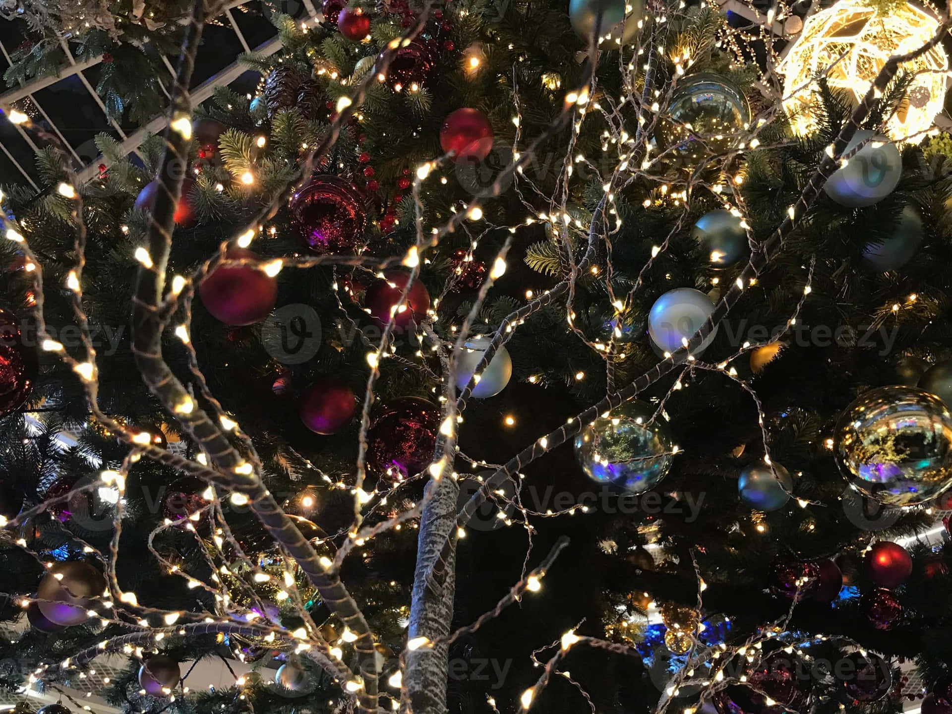 A Christmas Tree With Lights Wallpaper