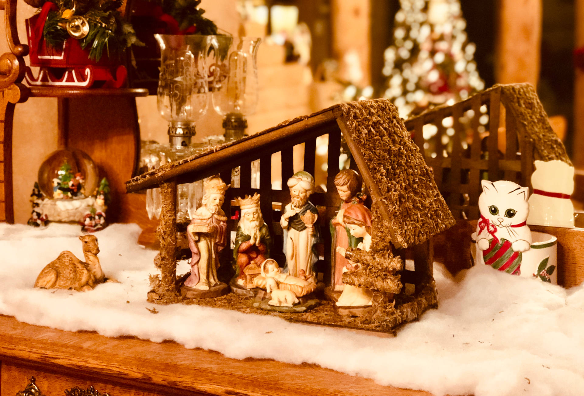 Christmas Manger Nativity Scene Figurines Wallpaper