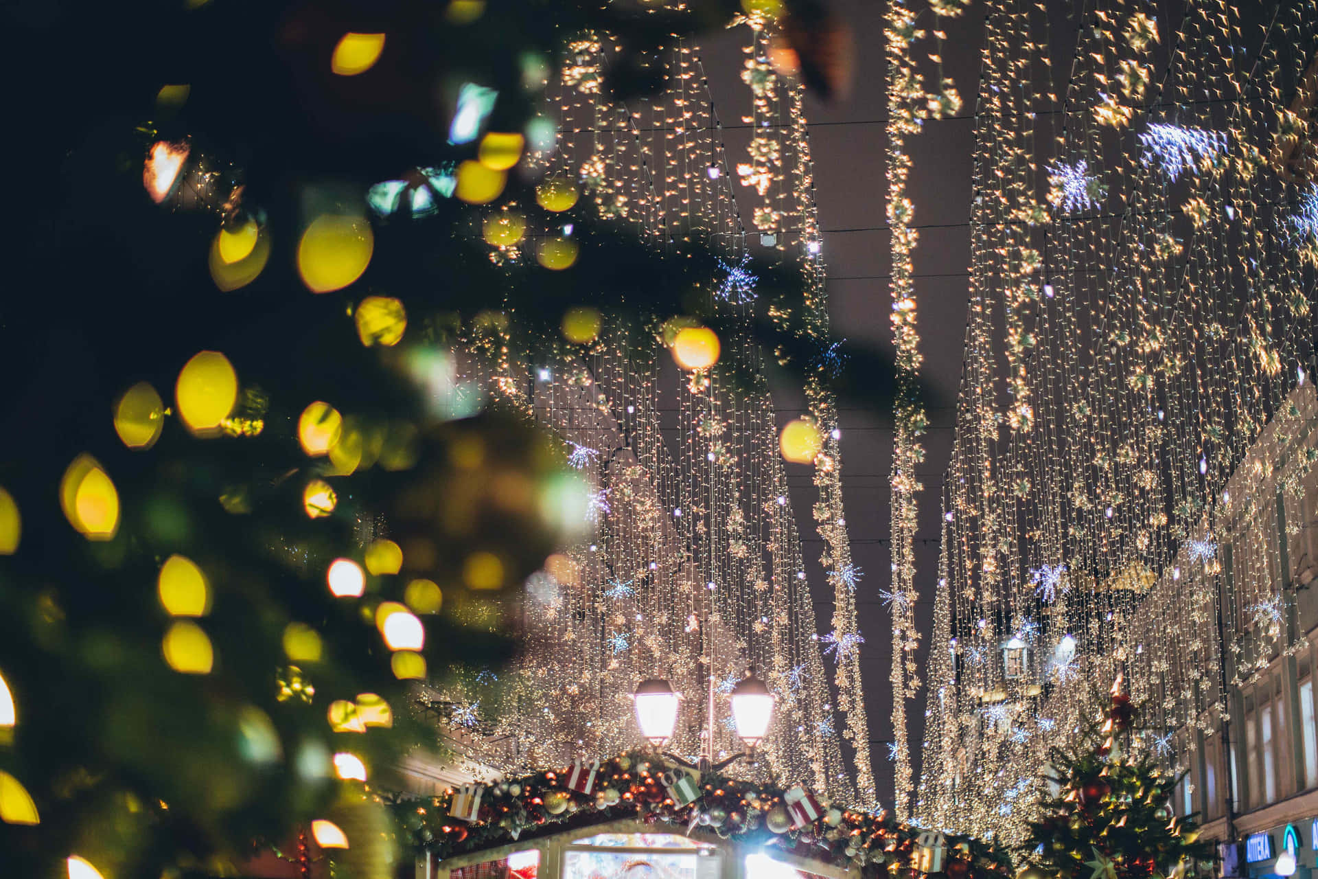Sfondofotografico Grigio Con Soffitto Illuminato Per Natale