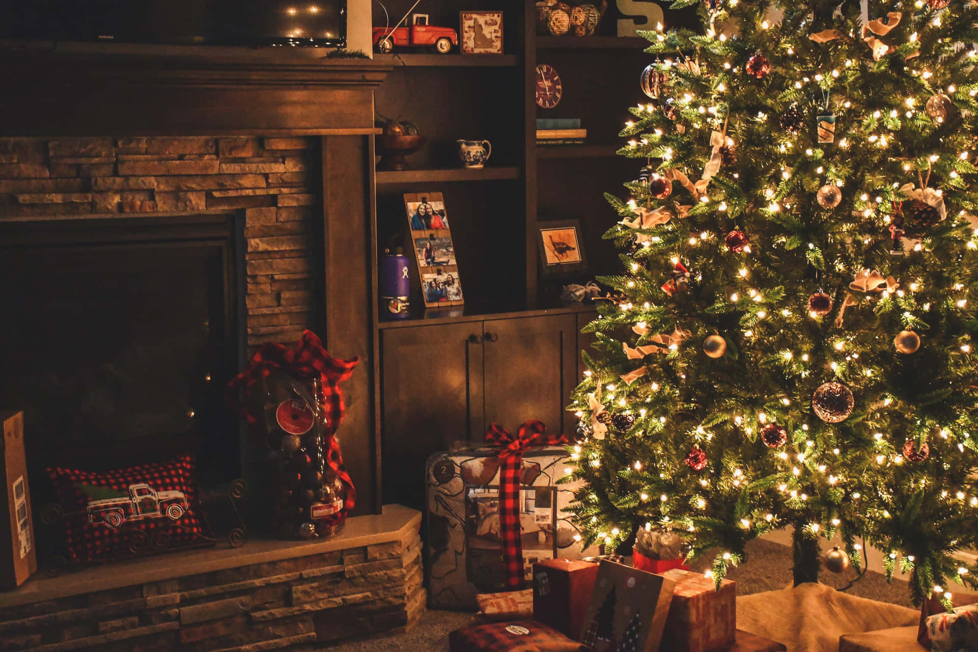 Celebrate the Season with a Festive Christmas Tree!