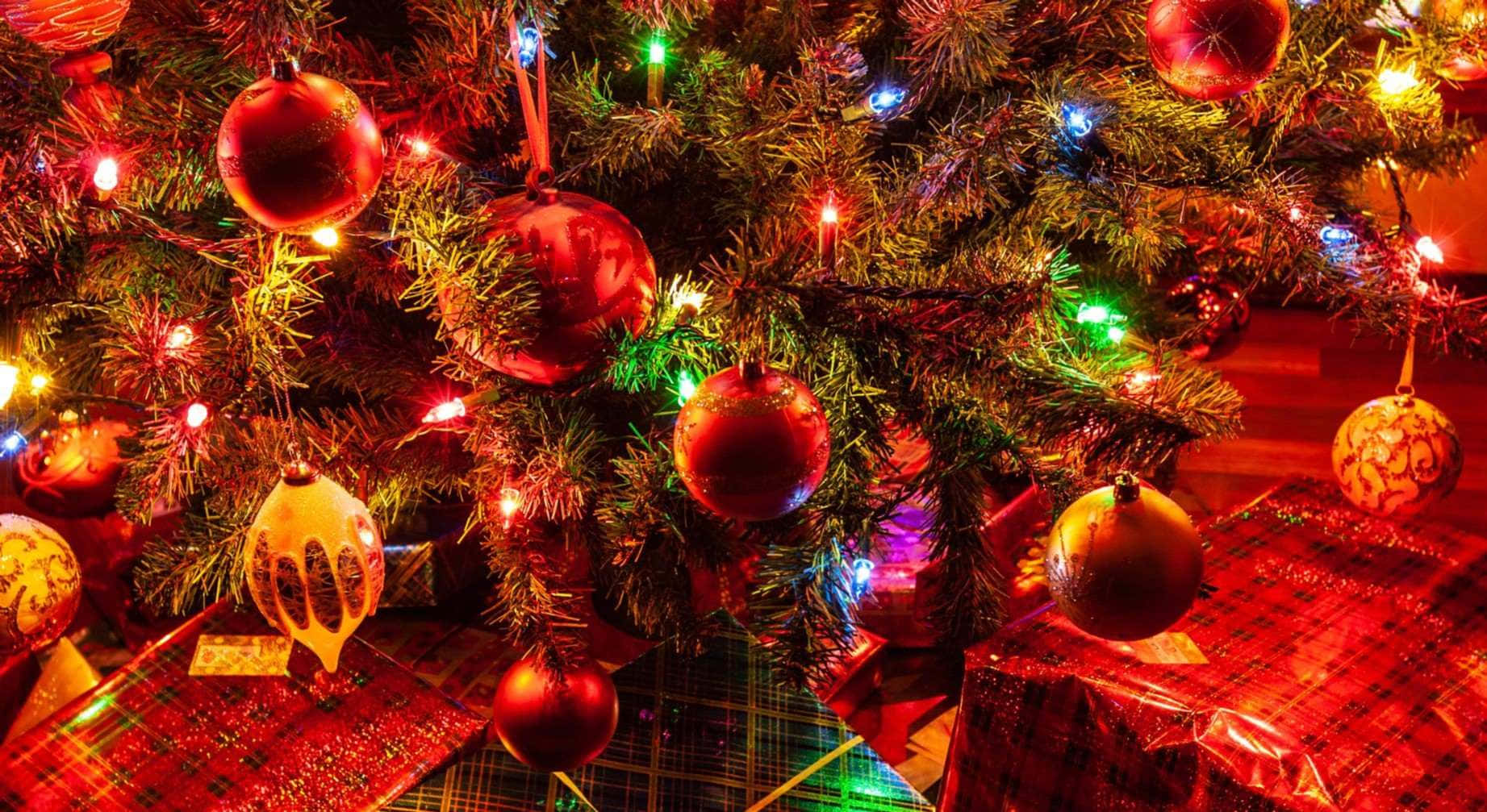 Christmas Tree Lights And Ornaments Wallpaper